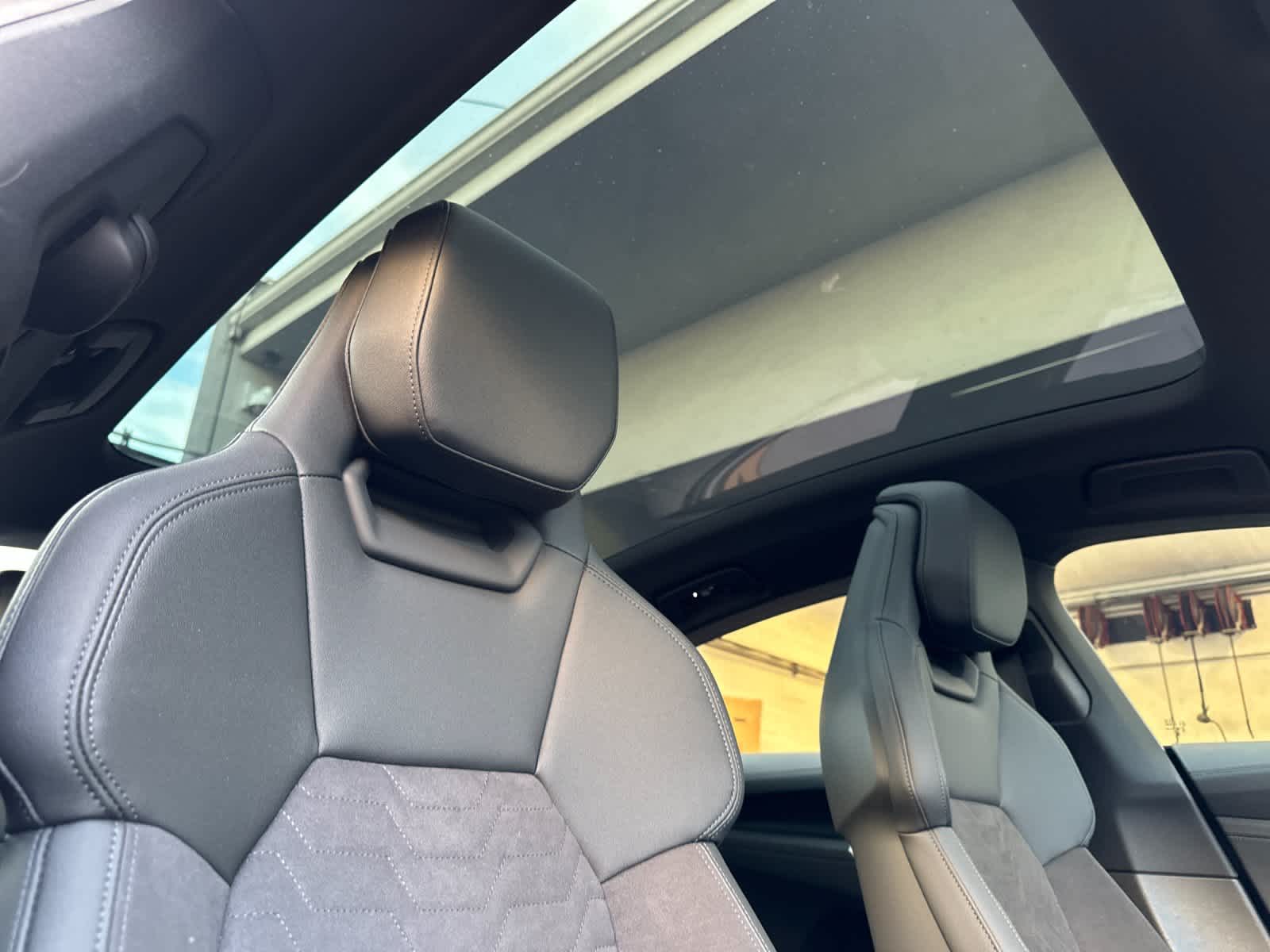 Thumbnail: 2023 Audi e-tron GT - 16