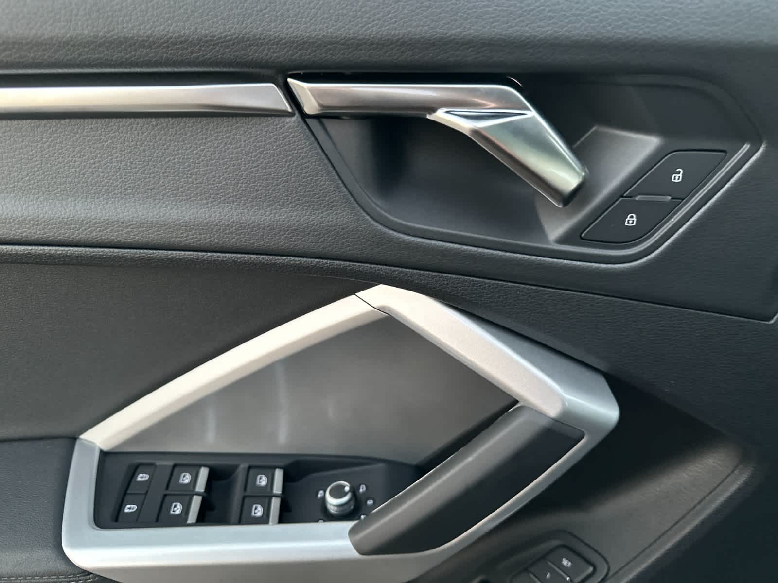 Thumbnail: 2025 Audi Q3 - 12