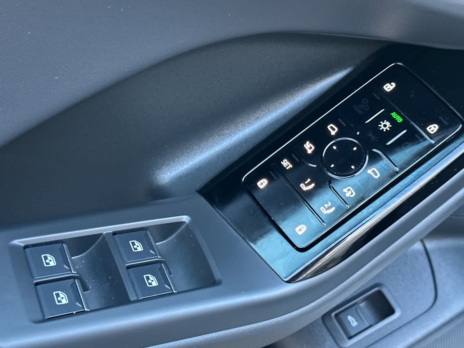 Thumbnail: 2025 Audi Q6 e-tron - 14