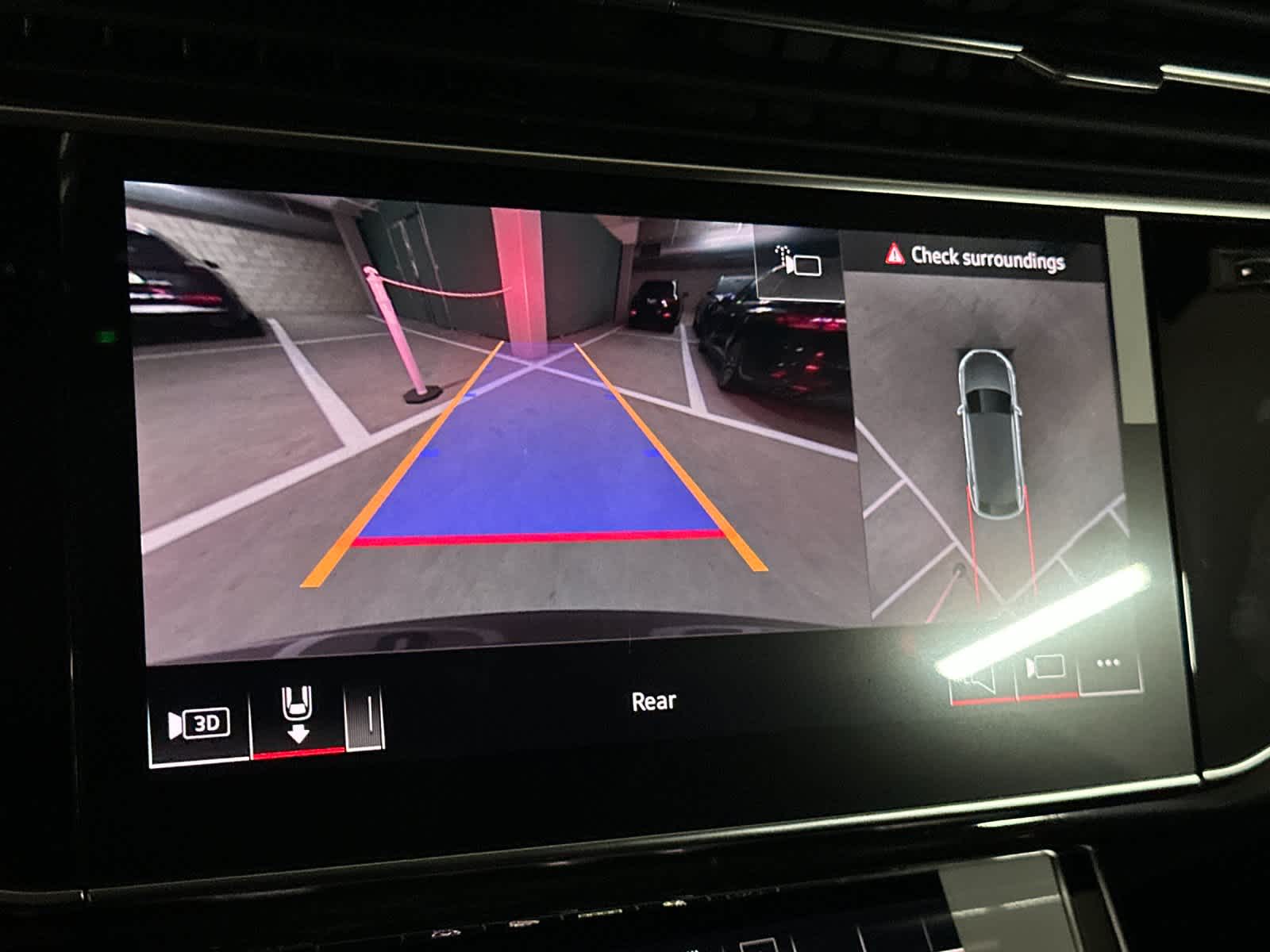 Thumbnail: 2026 Audi Q8 - 20