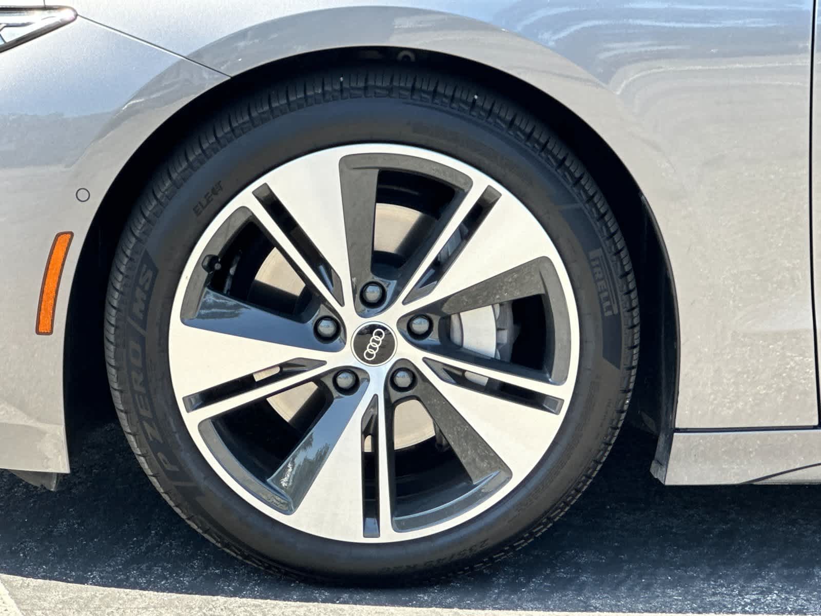 Thumbnail: 2025 Audi e-tron - 25
