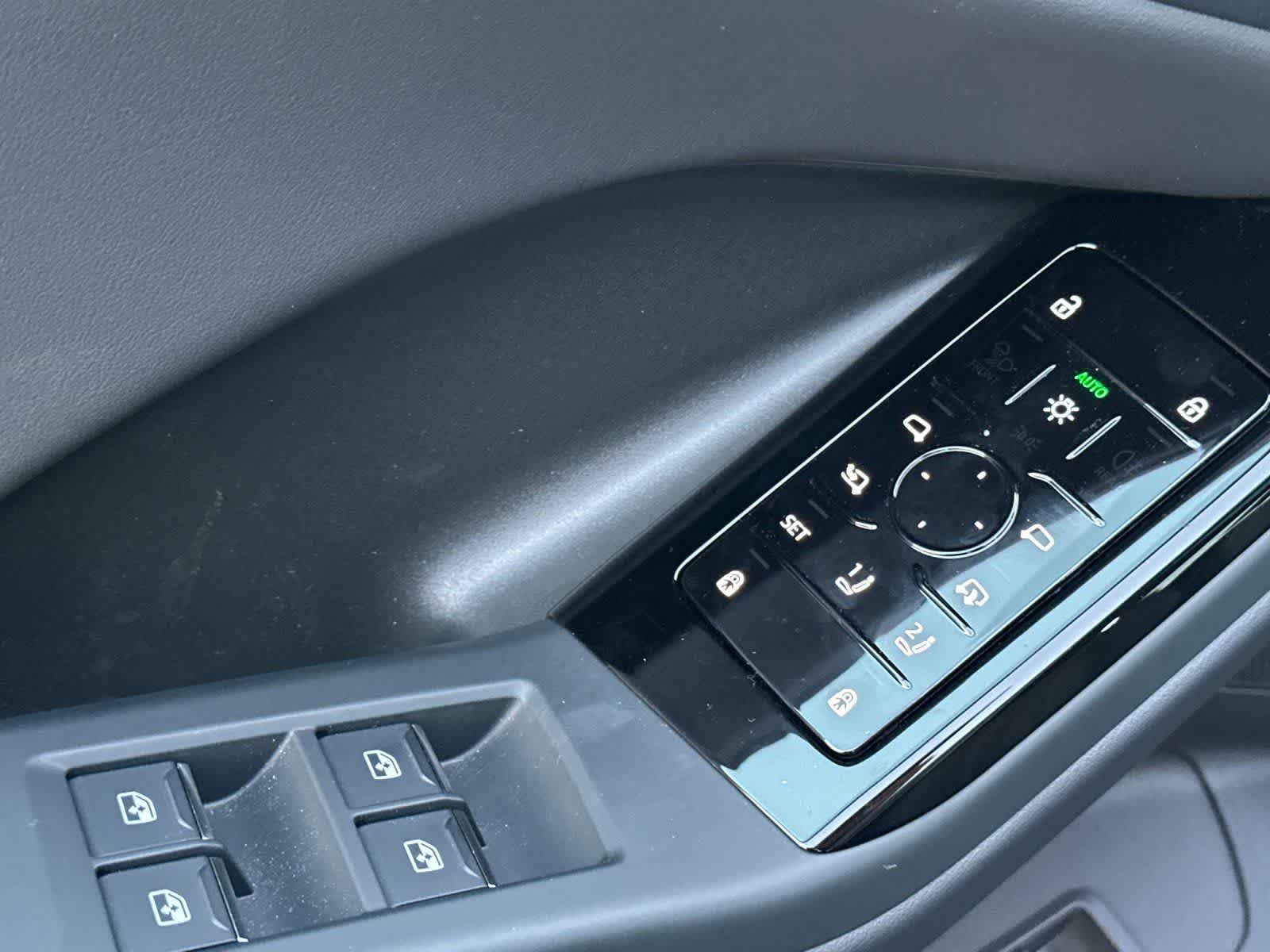 Thumbnail: 2025 Audi Q6 e-tron - 13