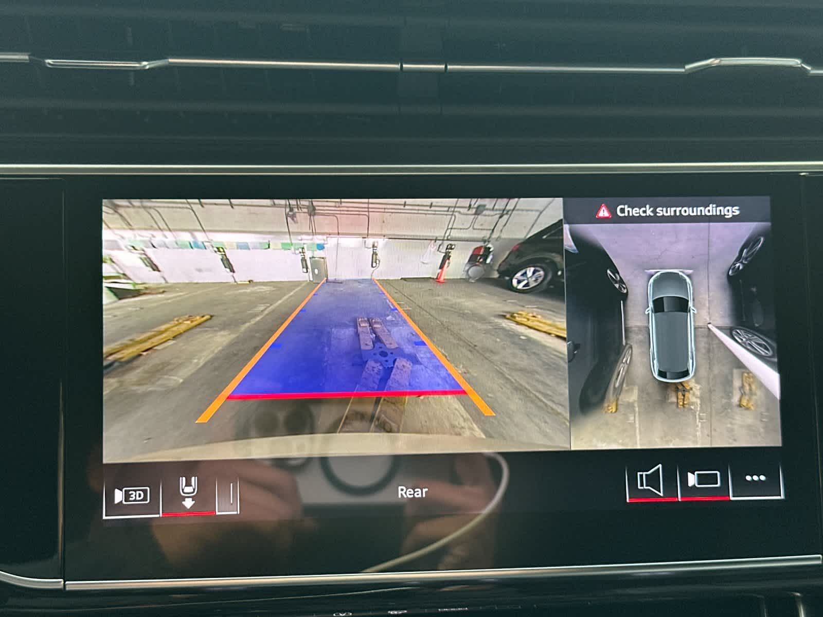 Thumbnail: 2025 Audi Q8 - 20