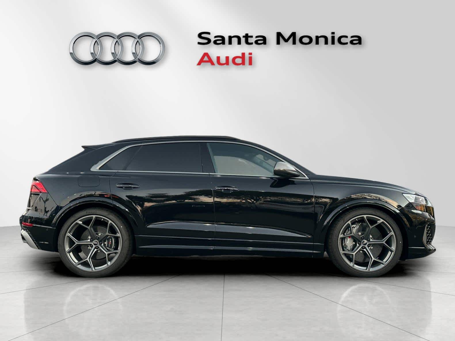 Thumbnail: 2025 Audi RS Q8 - 8