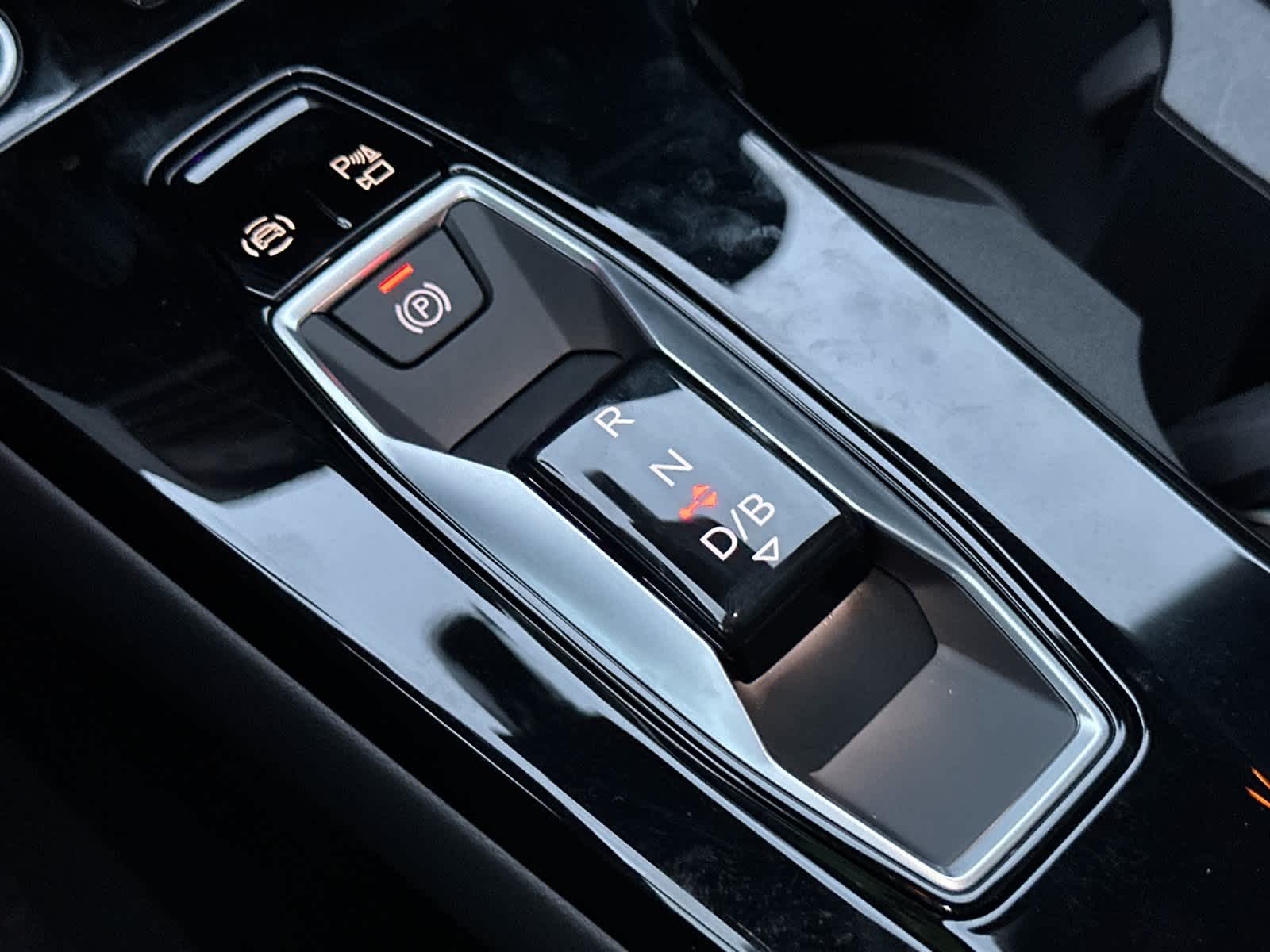 Thumbnail: 2025 Audi e-tron - 21