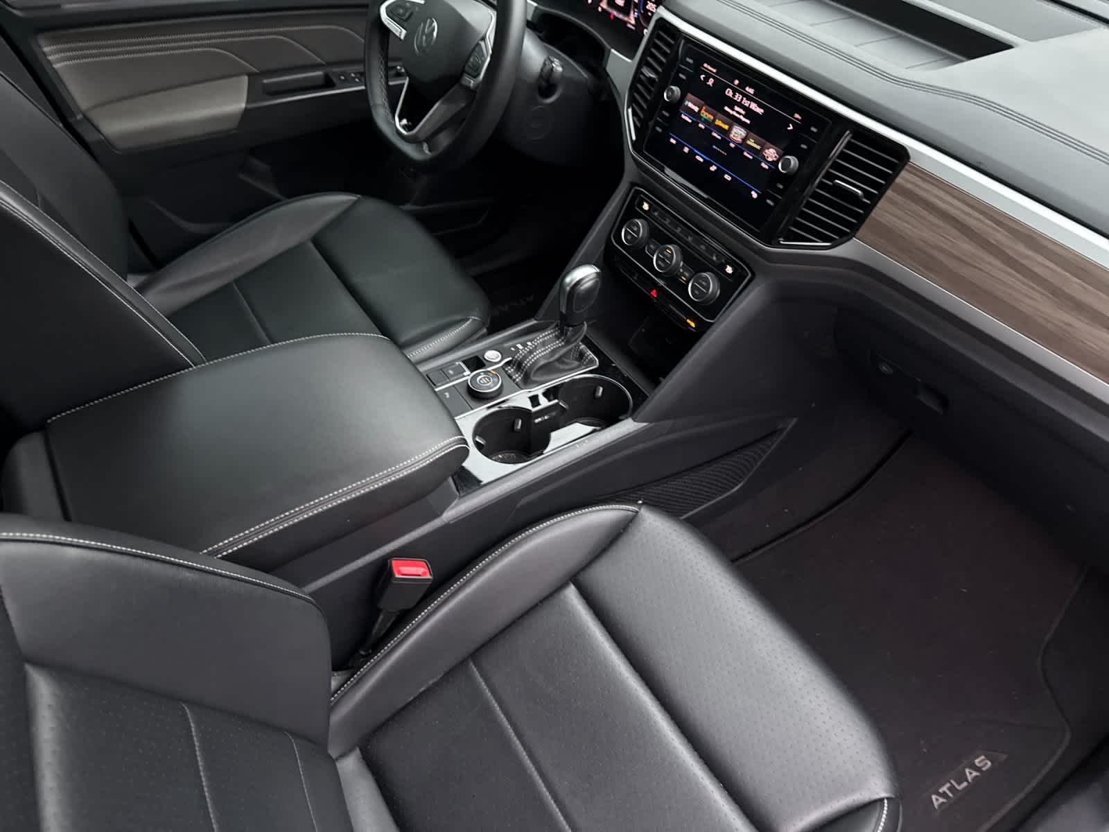 Thumbnail: 2022 Volkswagen Atlas - 17