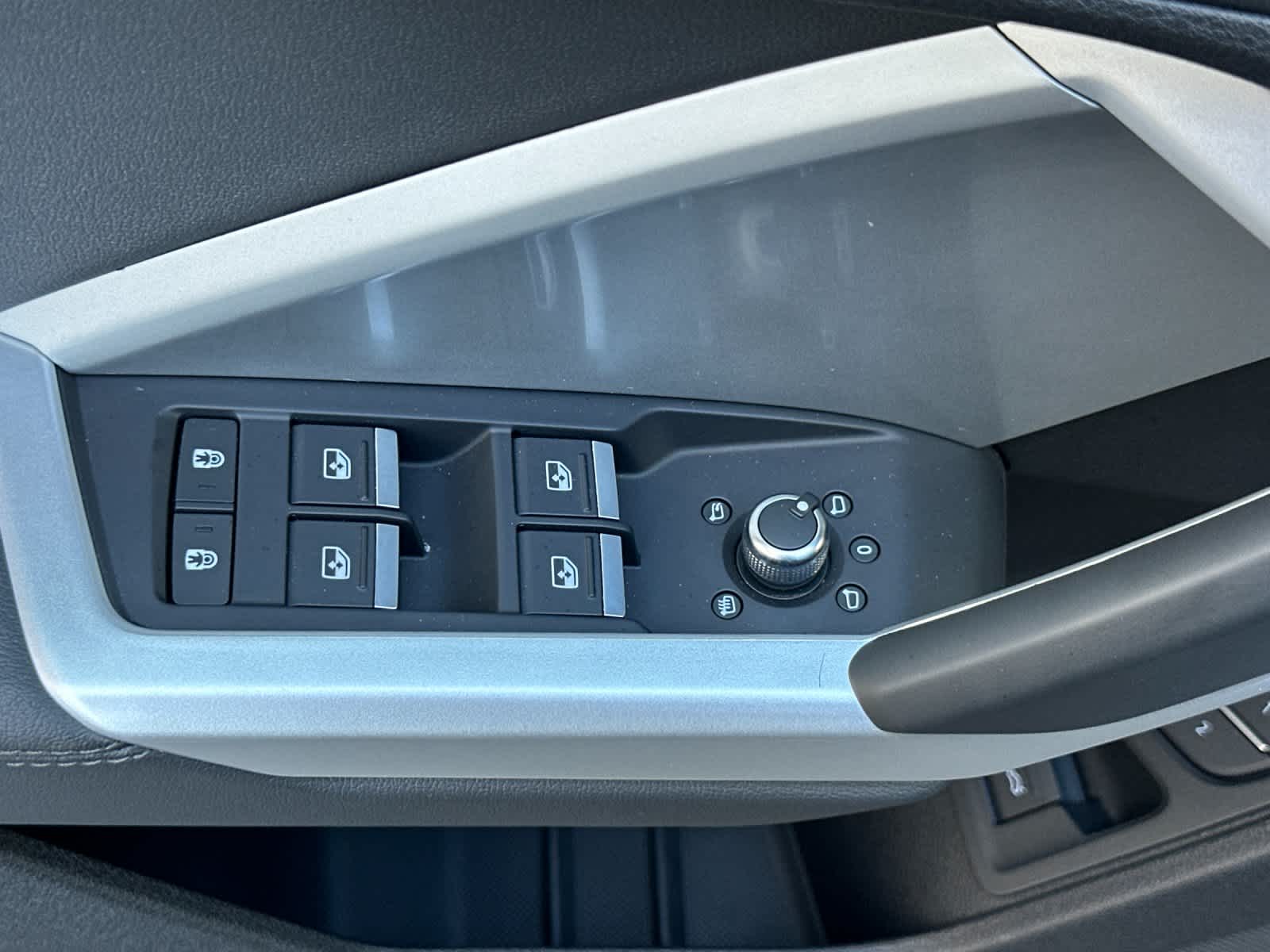 Thumbnail: 2025 Audi Q3 - 13