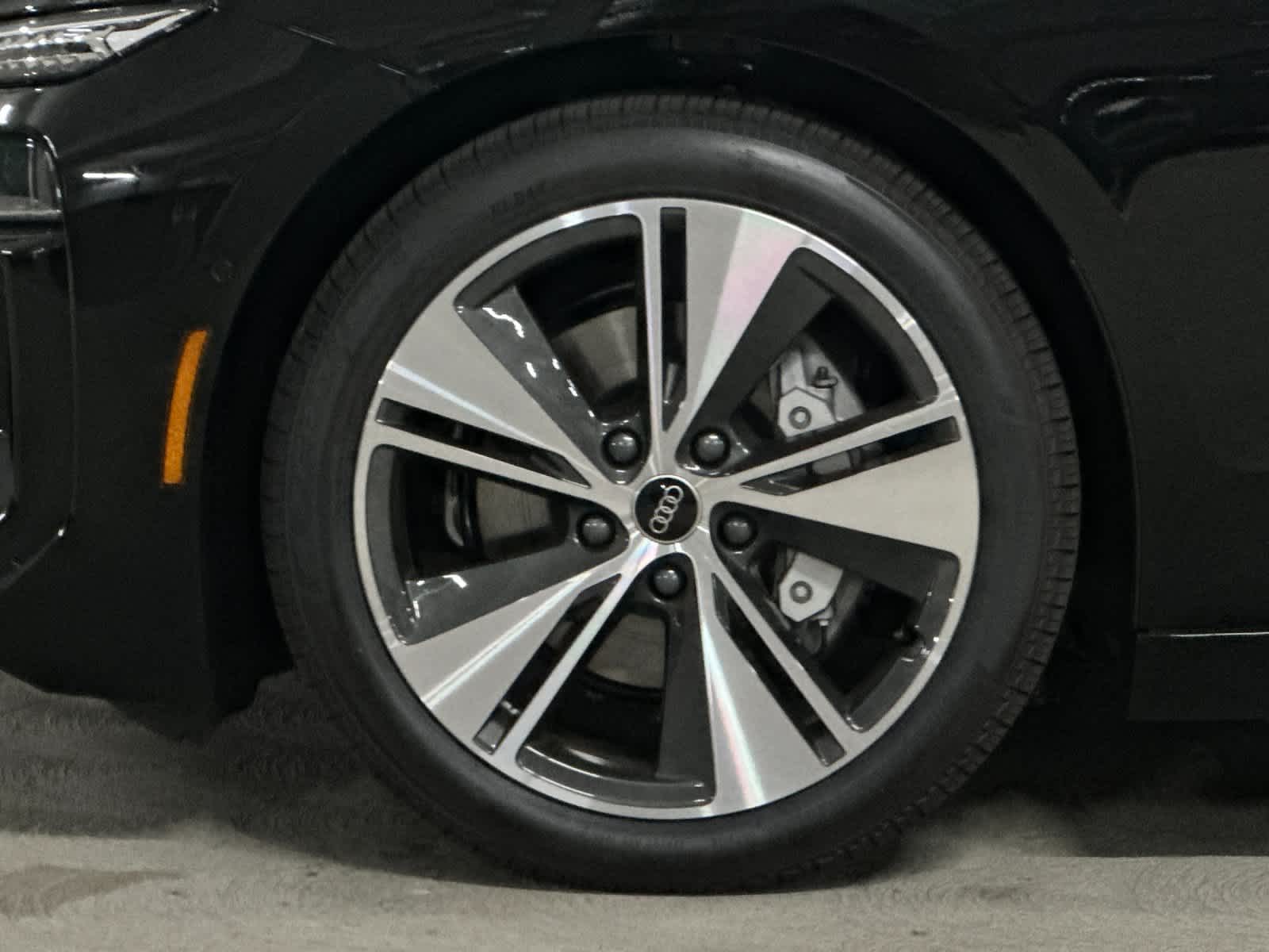 Thumbnail: 2025 Audi e-tron - 26