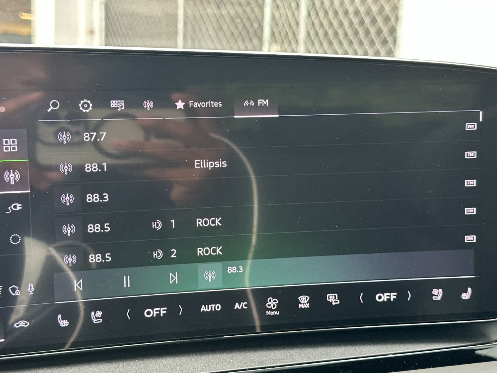 Thumbnail: 2025 Audi Q6 e-tron - 18