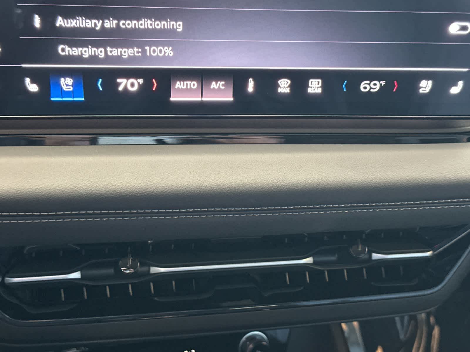 Thumbnail: 2025 Audi e-tron - 19