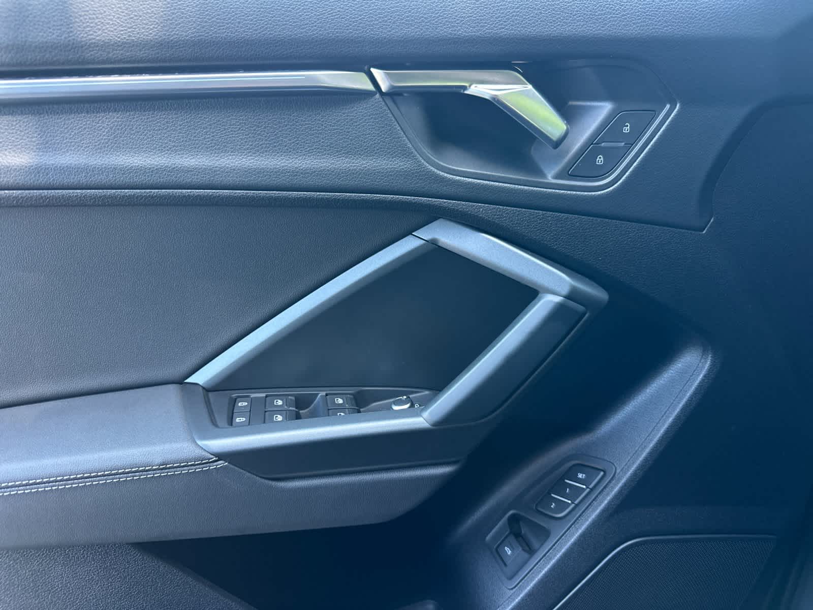 Thumbnail: 2023 Audi Q3 - 12