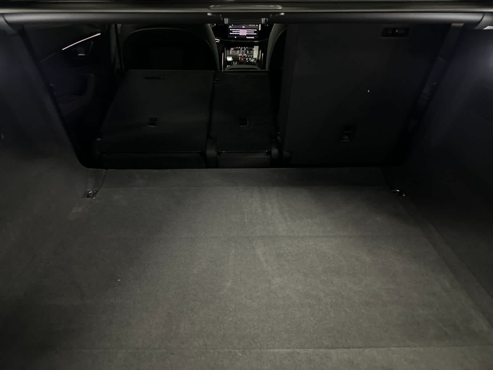 Thumbnail: 2026 Audi Q8 - 15