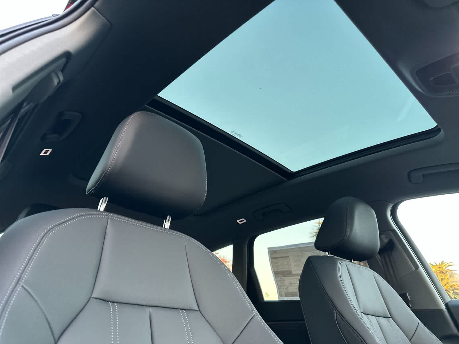 Thumbnail: 2025 Audi Q6 e-tron - 17