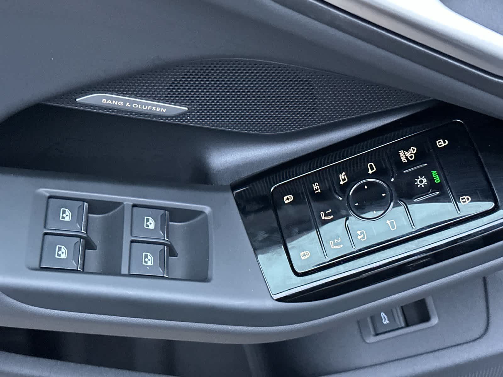 Thumbnail: 2025 Audi e-tron - 13