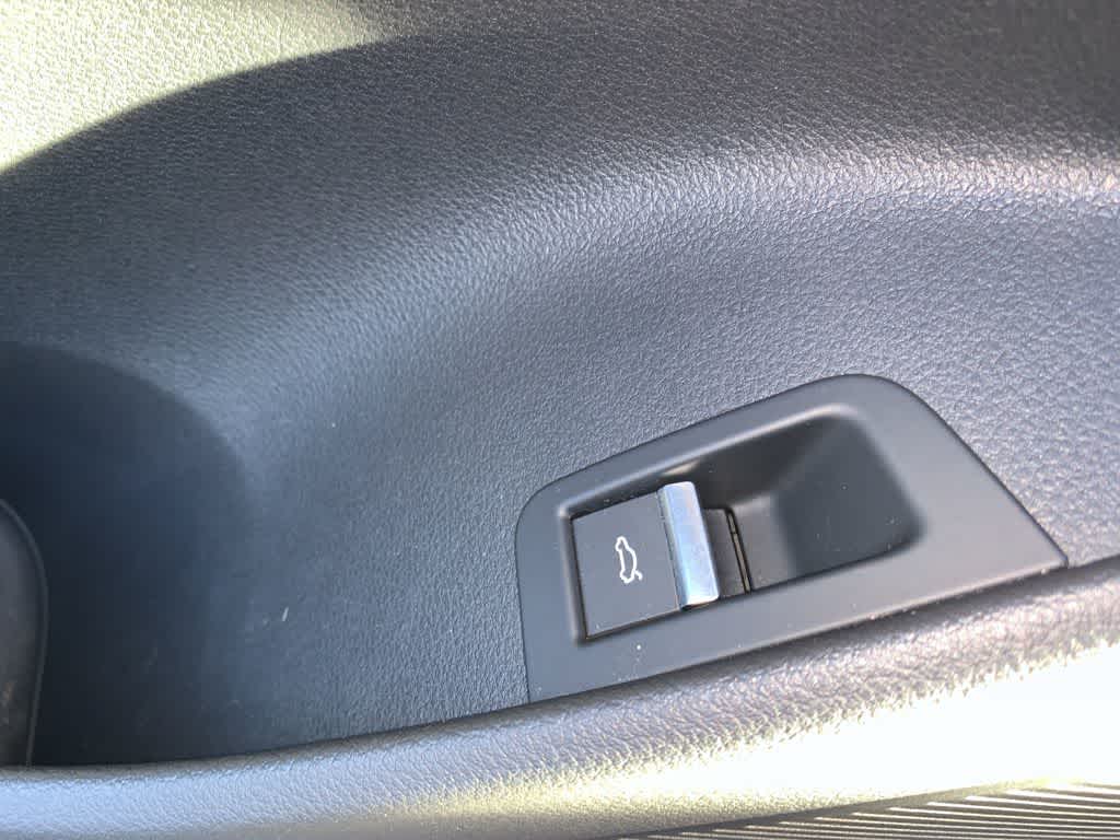 Thumbnail: 2022 Audi Q8 - 19