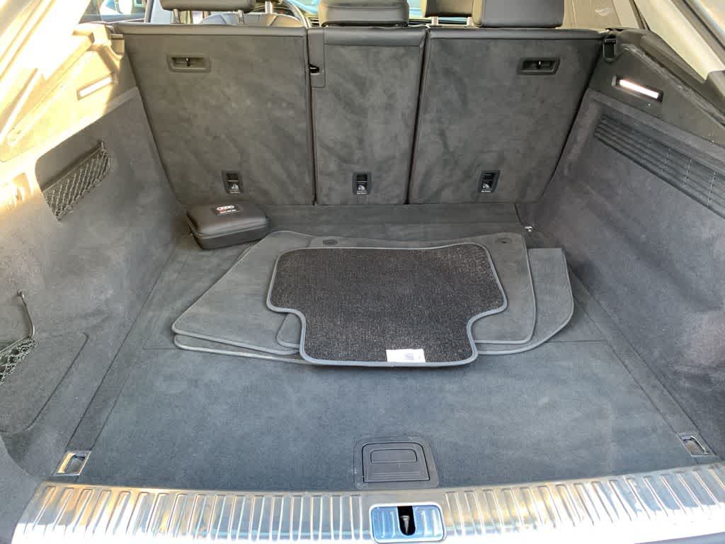 Thumbnail: 2022 Audi Q8 - 34