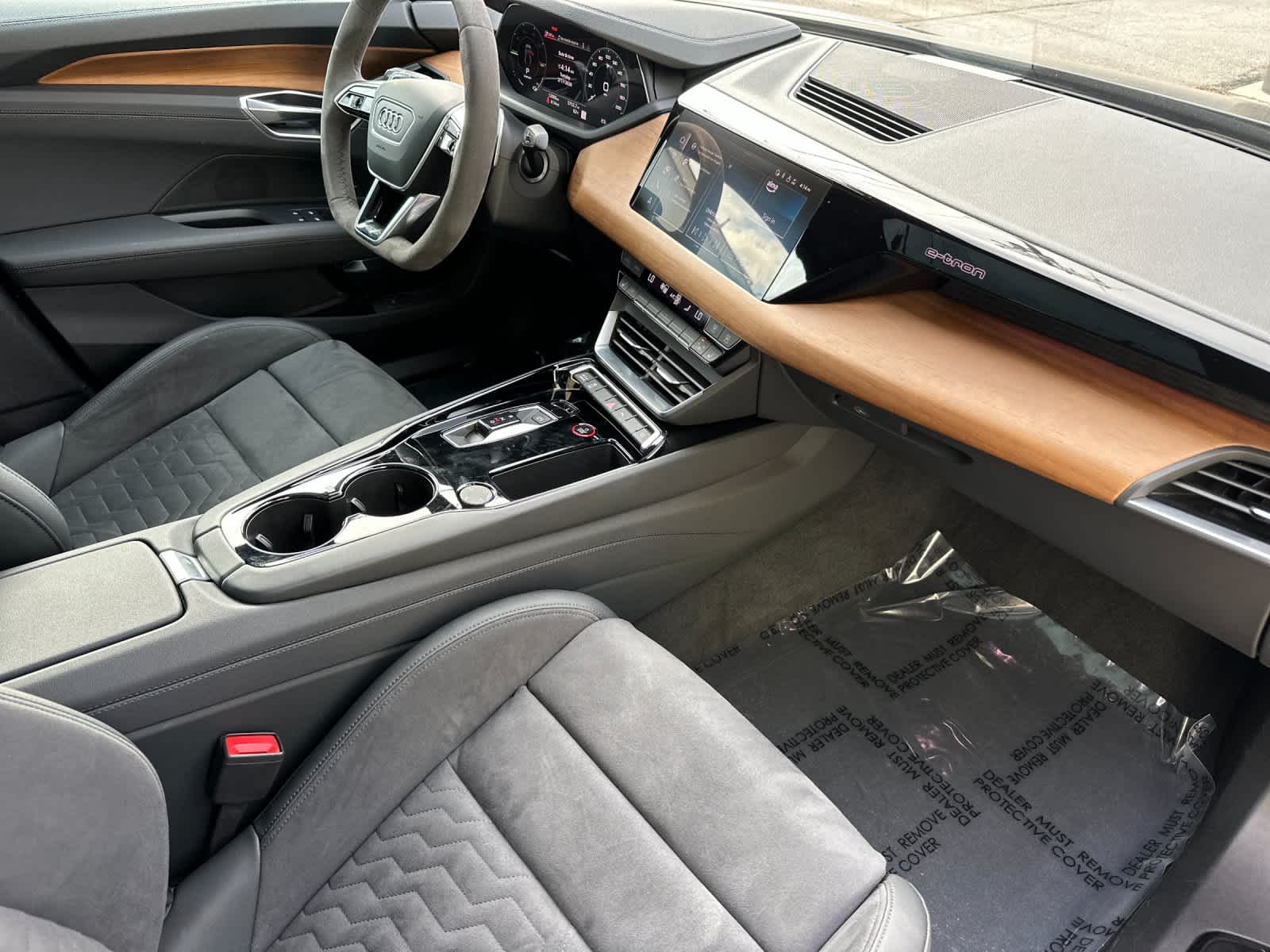 Thumbnail: 2024 Audi e-tron GT - 15