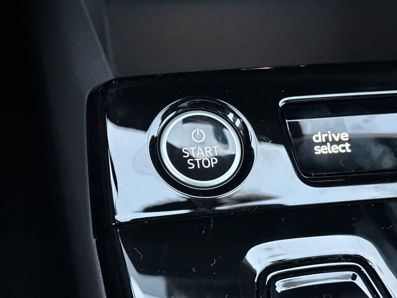 Thumbnail: 2025 Audi Q6 e-tron - 23