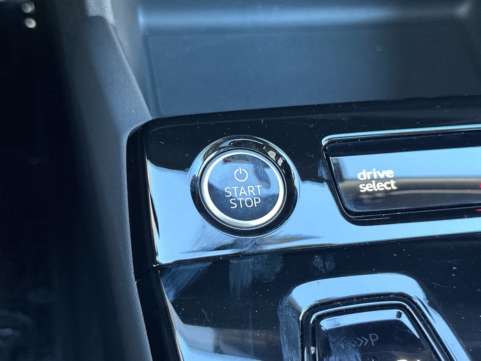 Thumbnail: 2025 Audi Q6 e-tron - 23