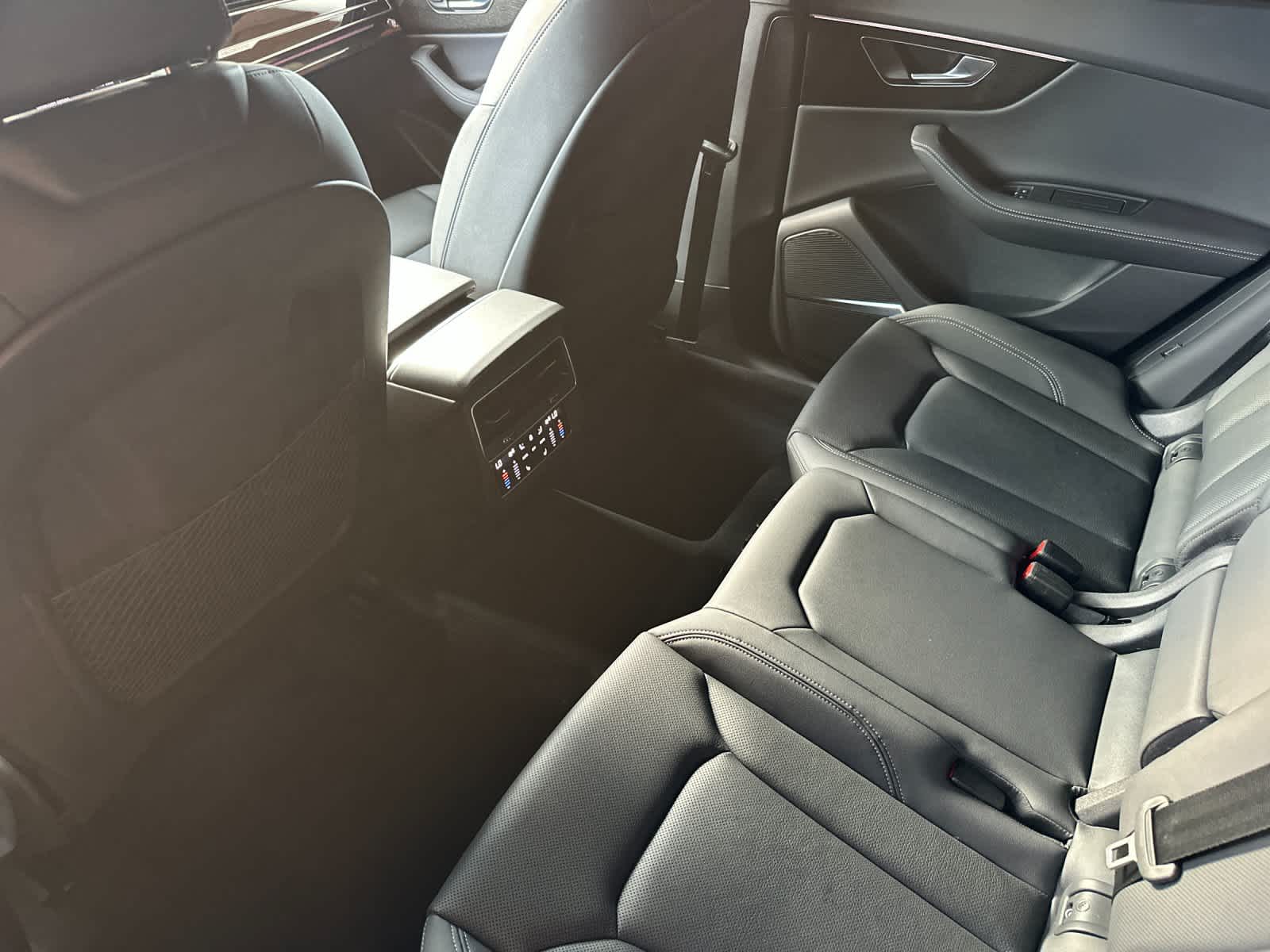 Thumbnail: 2025 Audi Q8 - 4