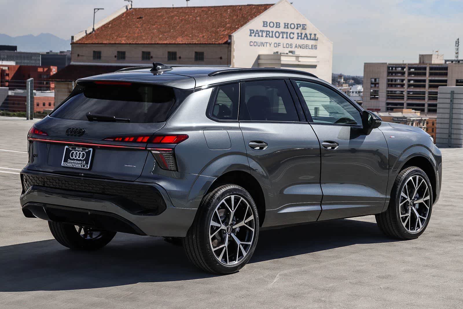 Thumbnail: 2026 Audi Q3 - 4