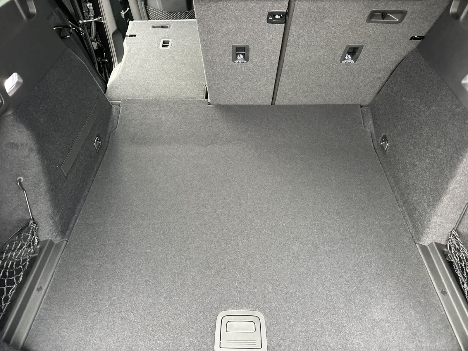 Thumbnail: 2025 Audi Q6 e-tron - 15