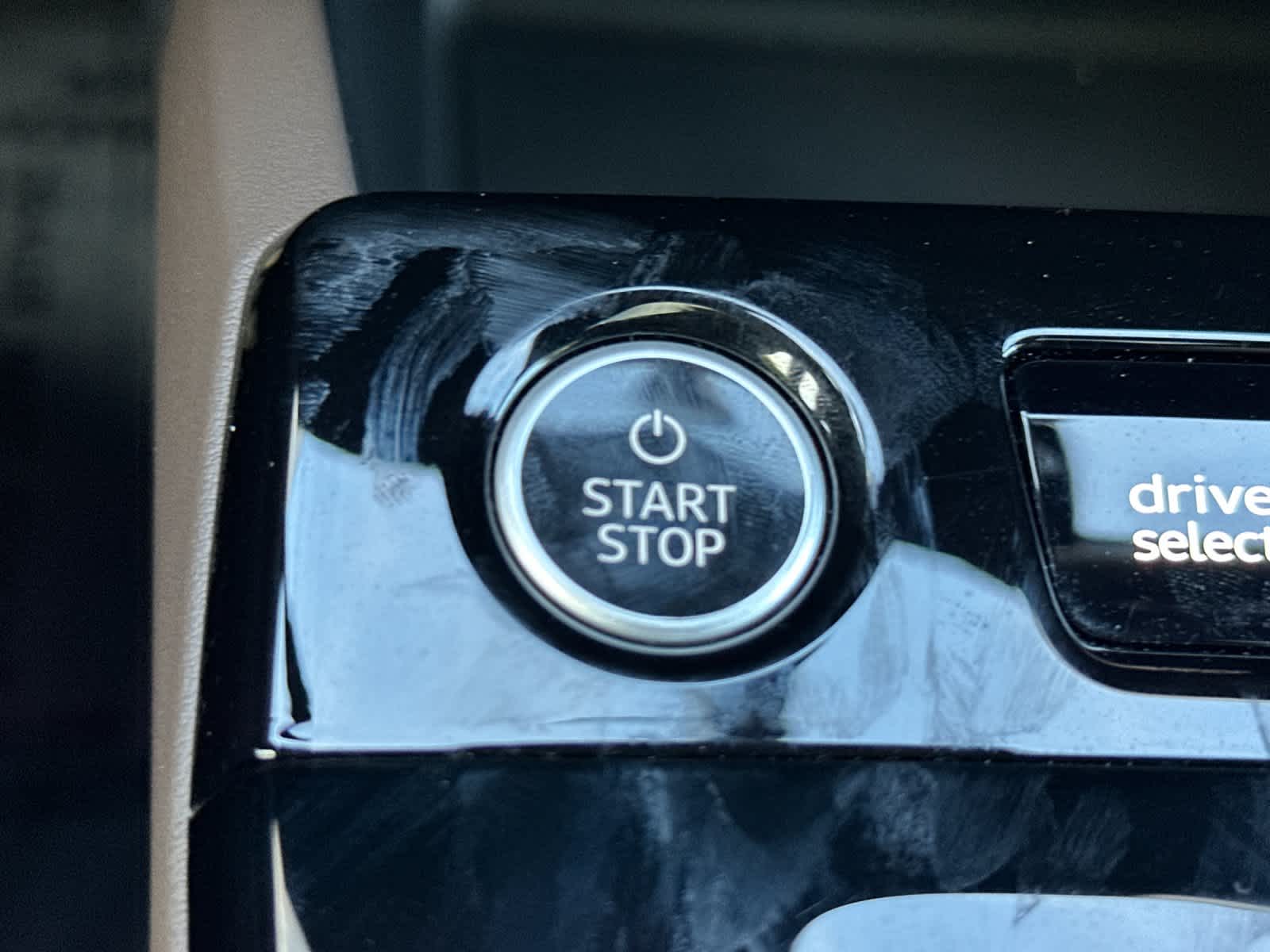 Thumbnail: 2025 Audi Q6 e-tron - 23