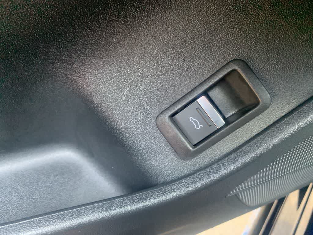 Thumbnail: 2023 Audi Q4 e-tron - 22