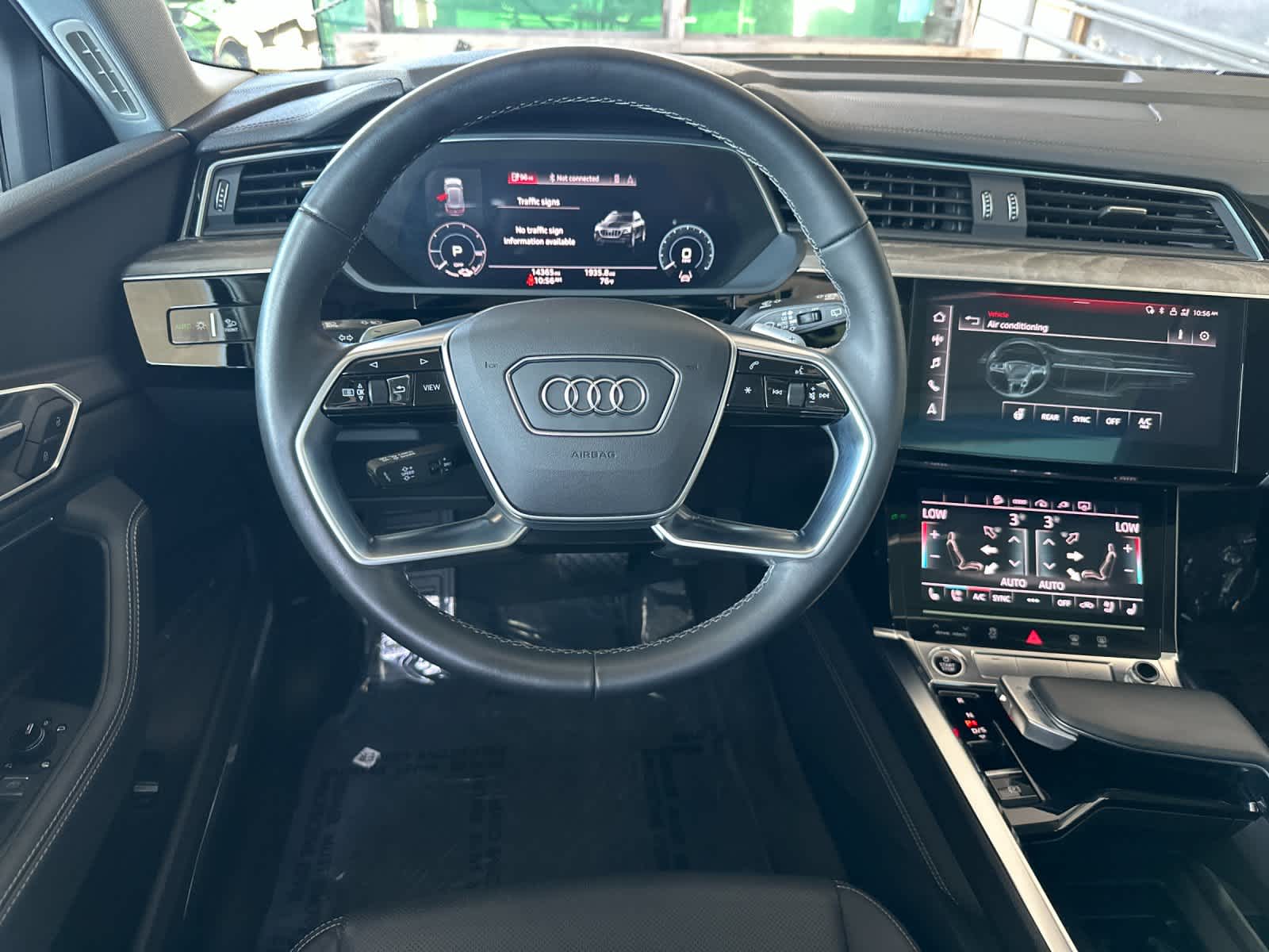 Thumbnail: 2023 Audi e-tron - 14