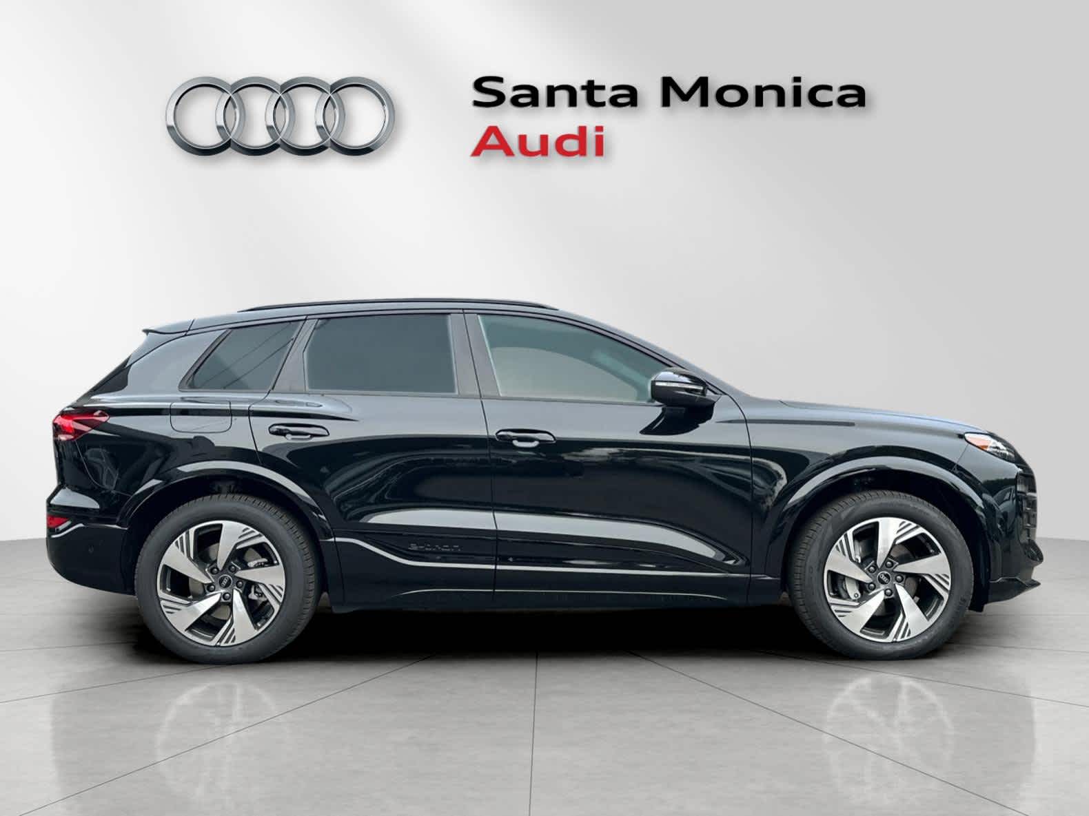 Thumbnail: 2025 Audi Q6 e-tron - 8