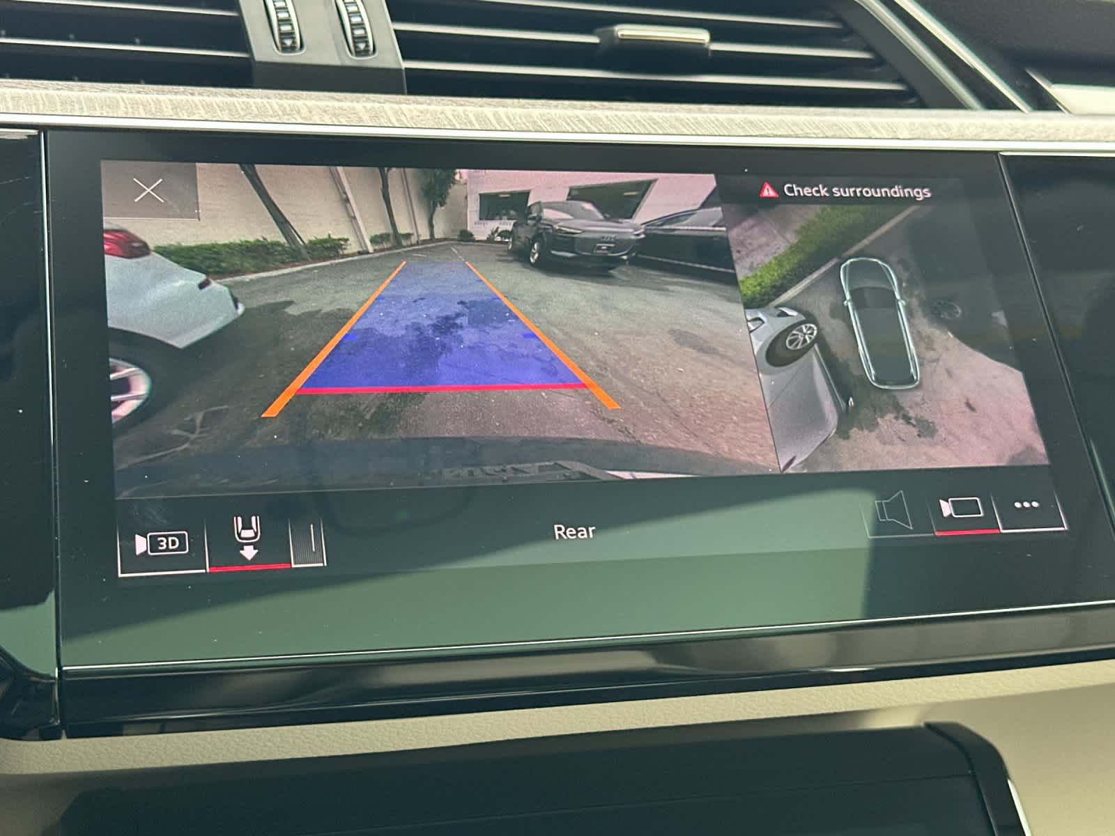 Thumbnail: 2024 Audi Q8 e-tron - 20