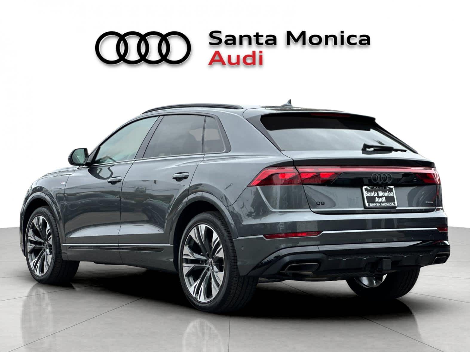 Thumbnail: 2026 Audi Q8 - 6