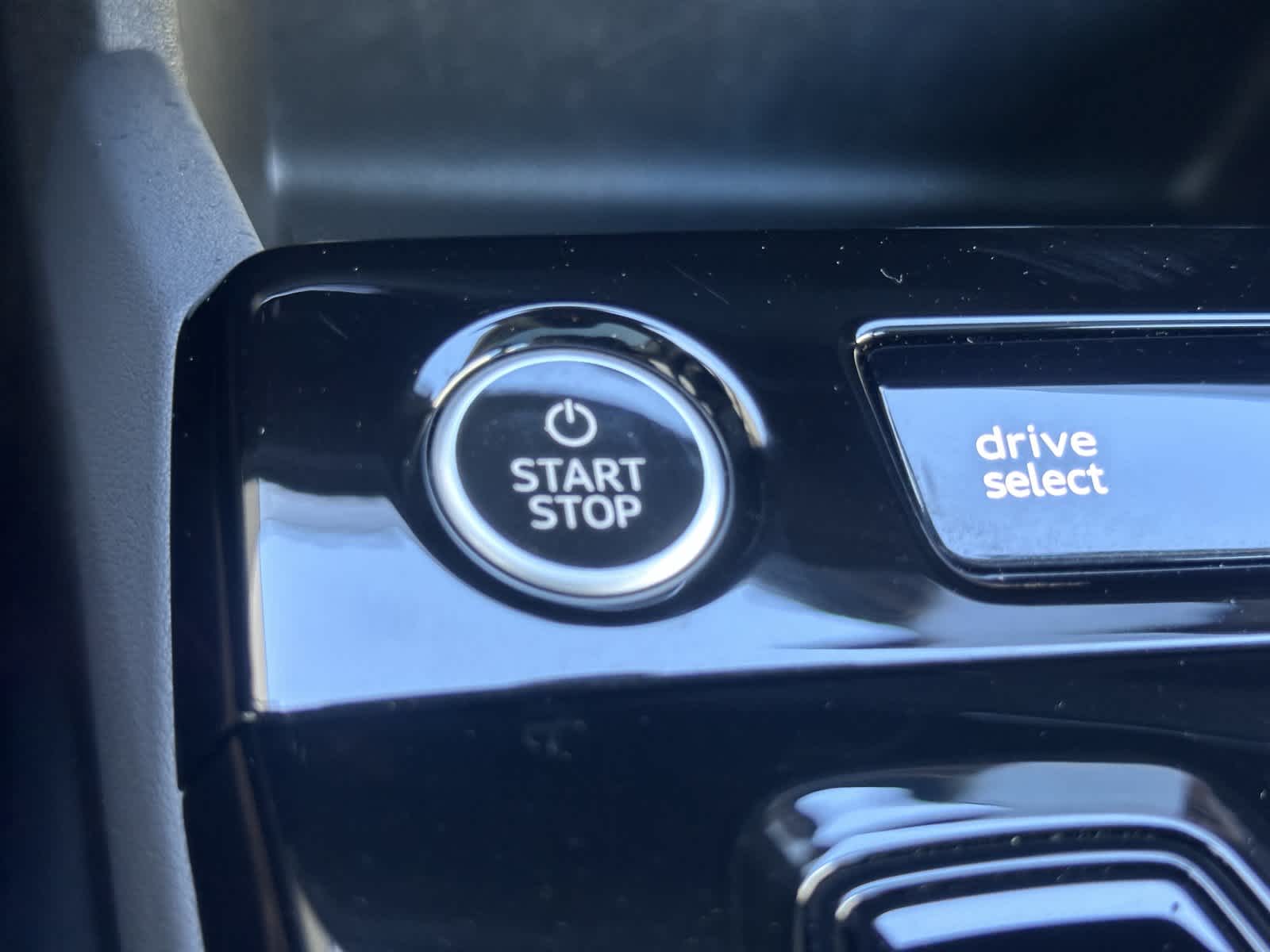 Thumbnail: 2025 Audi e-tron - 27