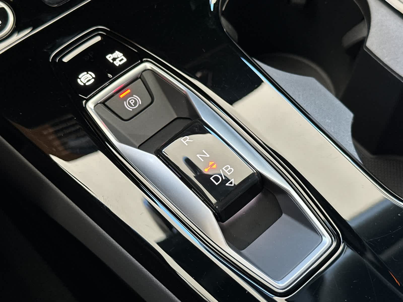 Thumbnail: 2025 Audi e-tron - 20