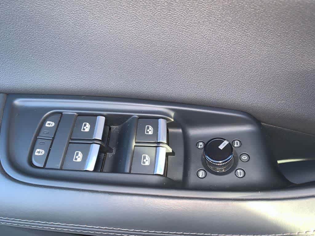 Thumbnail: 2022 Audi Q8 - 18