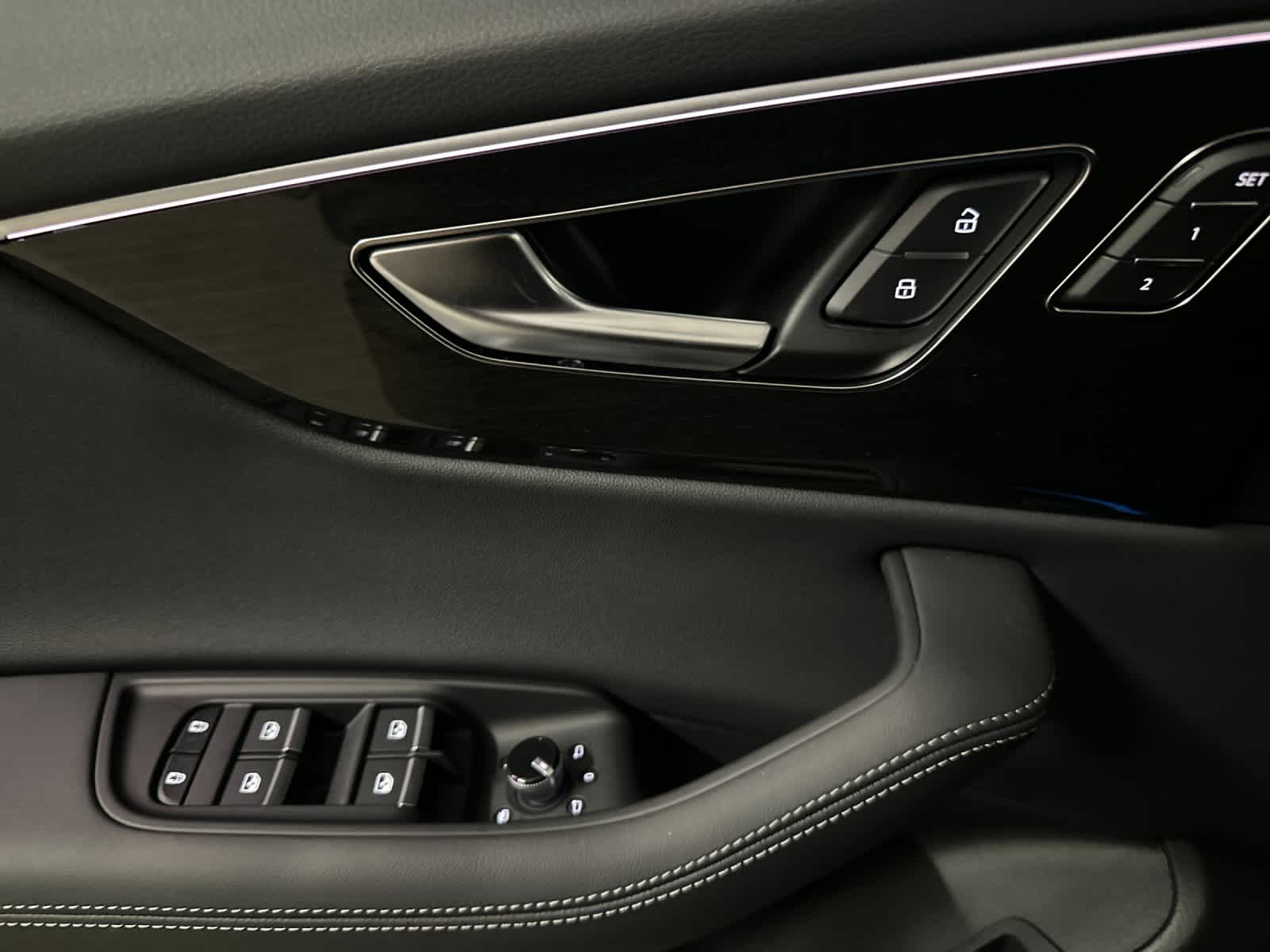 Thumbnail: 2026 Audi Q8 - 12