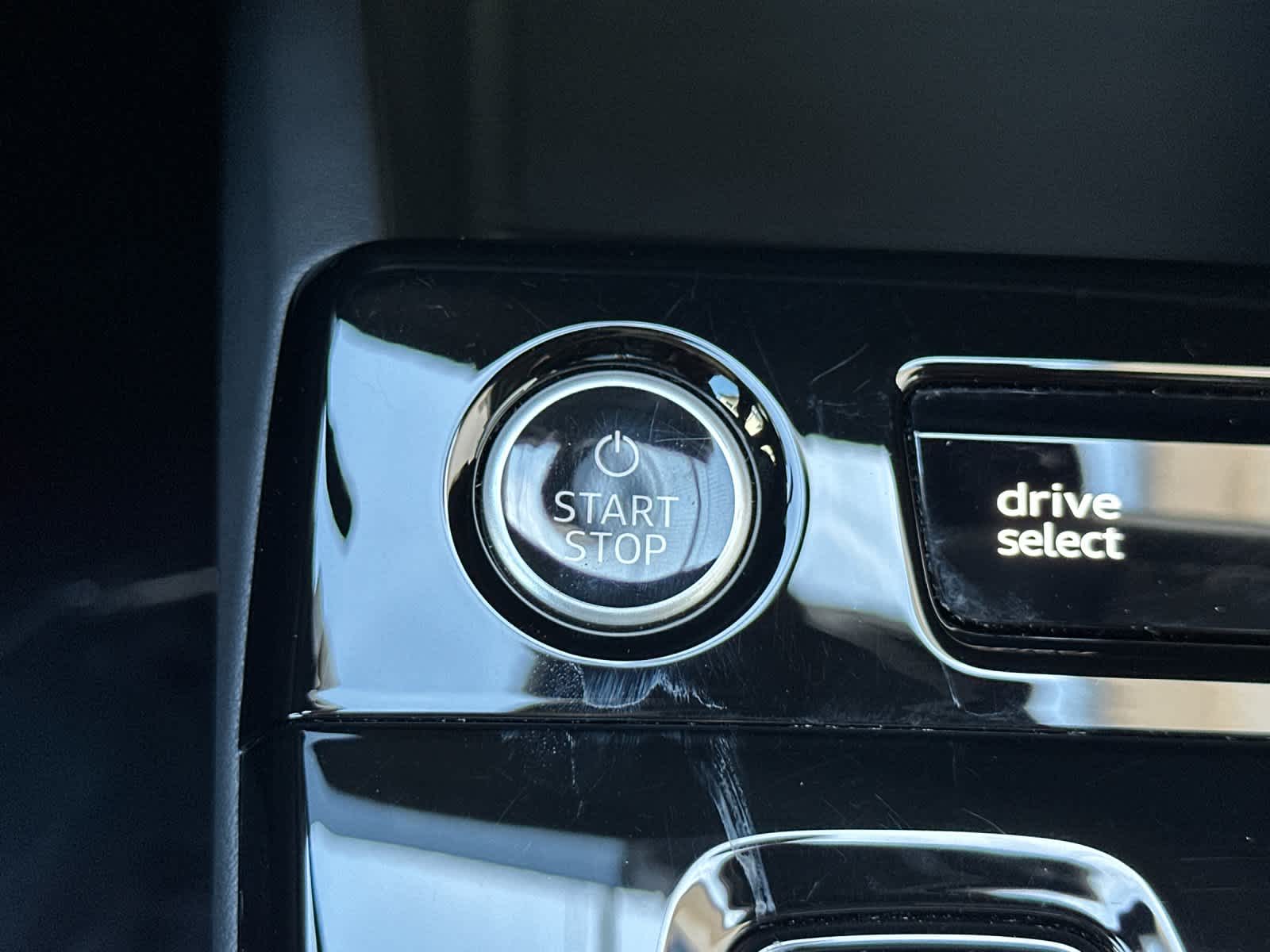 Thumbnail: 2025 Audi Q6 e-tron - 23