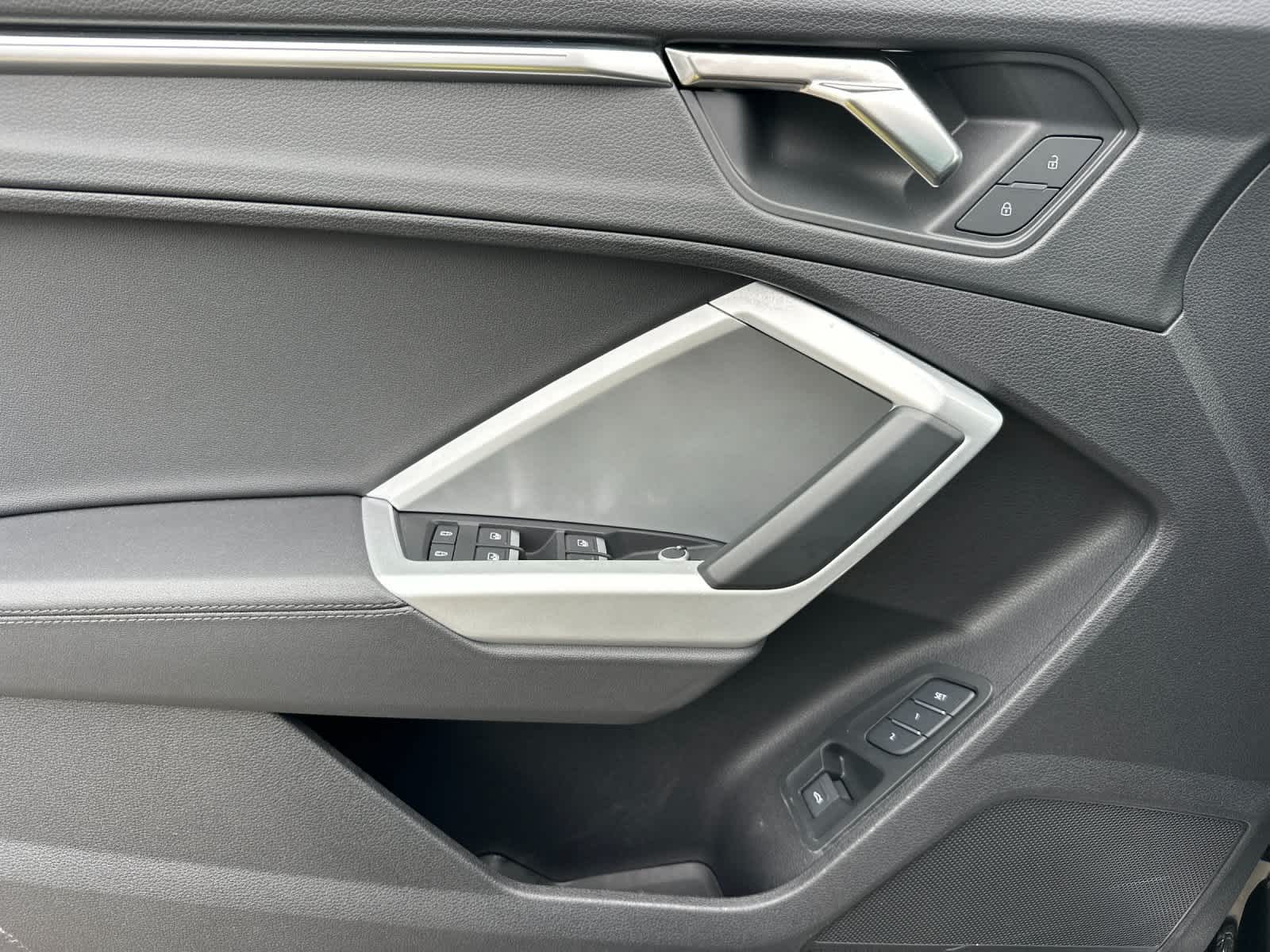 Thumbnail: 2023 Audi Q3 - 12