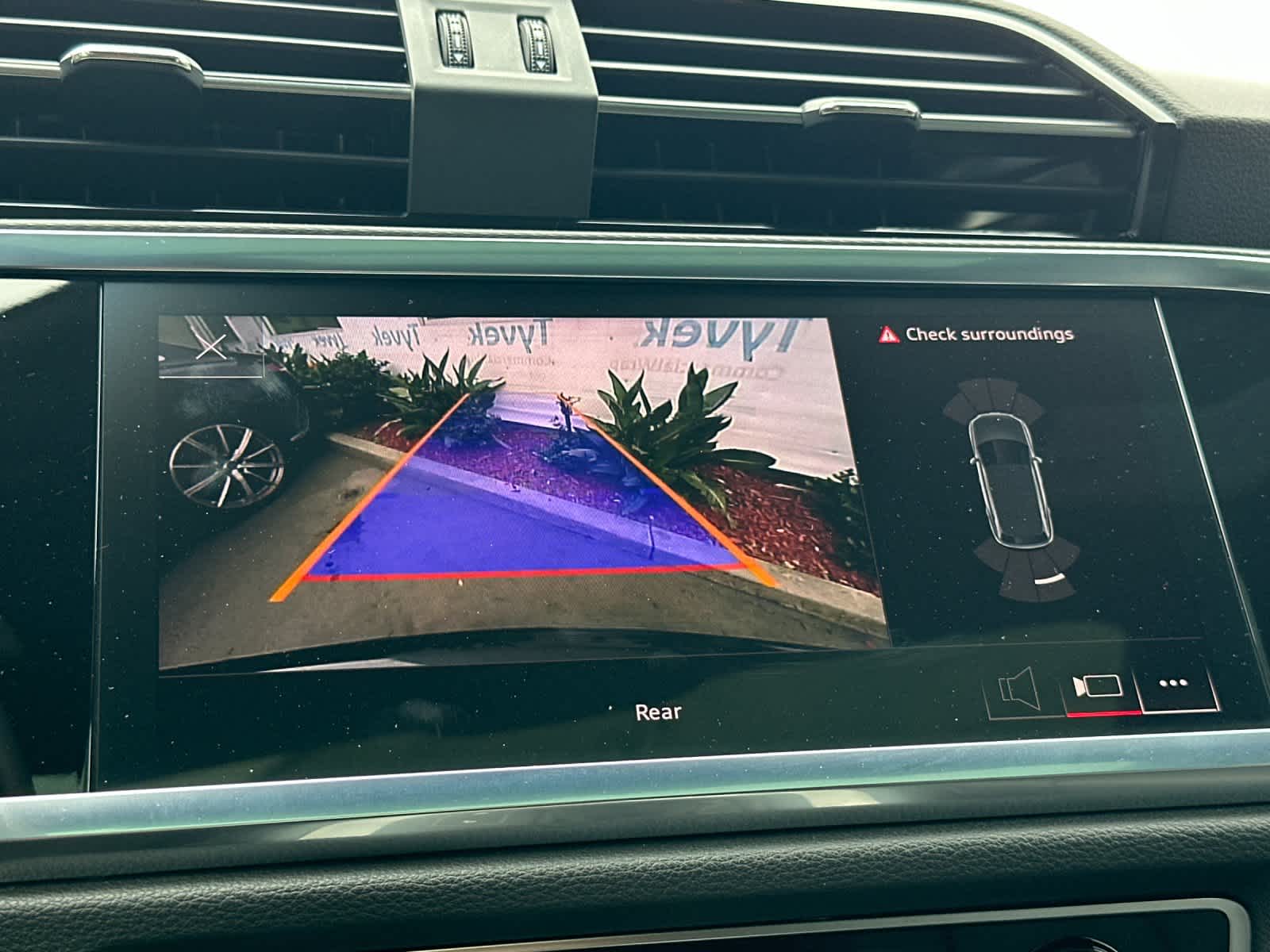 Thumbnail: 2024 Audi Q3 - 19