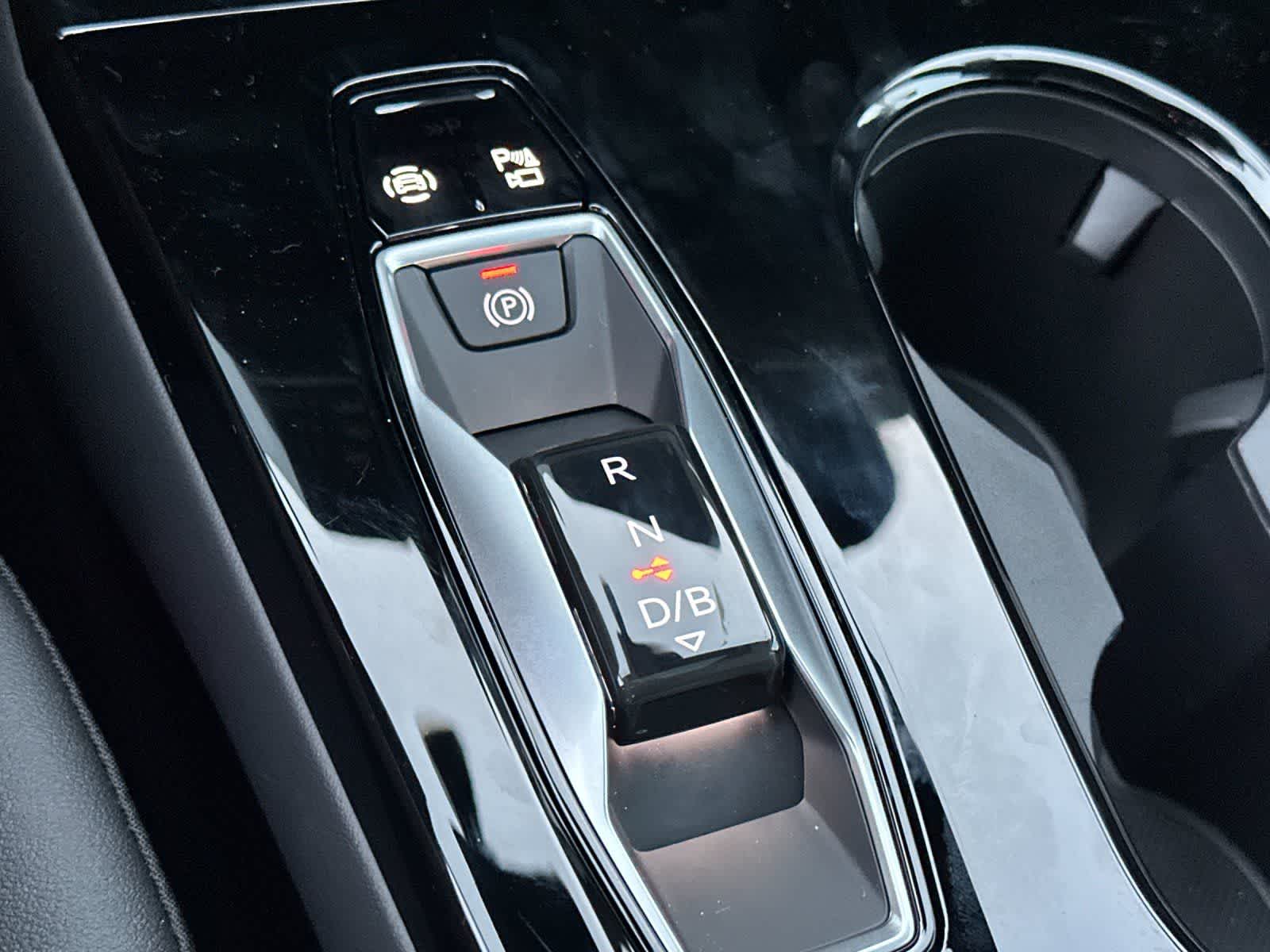 Thumbnail: 2025 Audi Q6 e-tron - 22