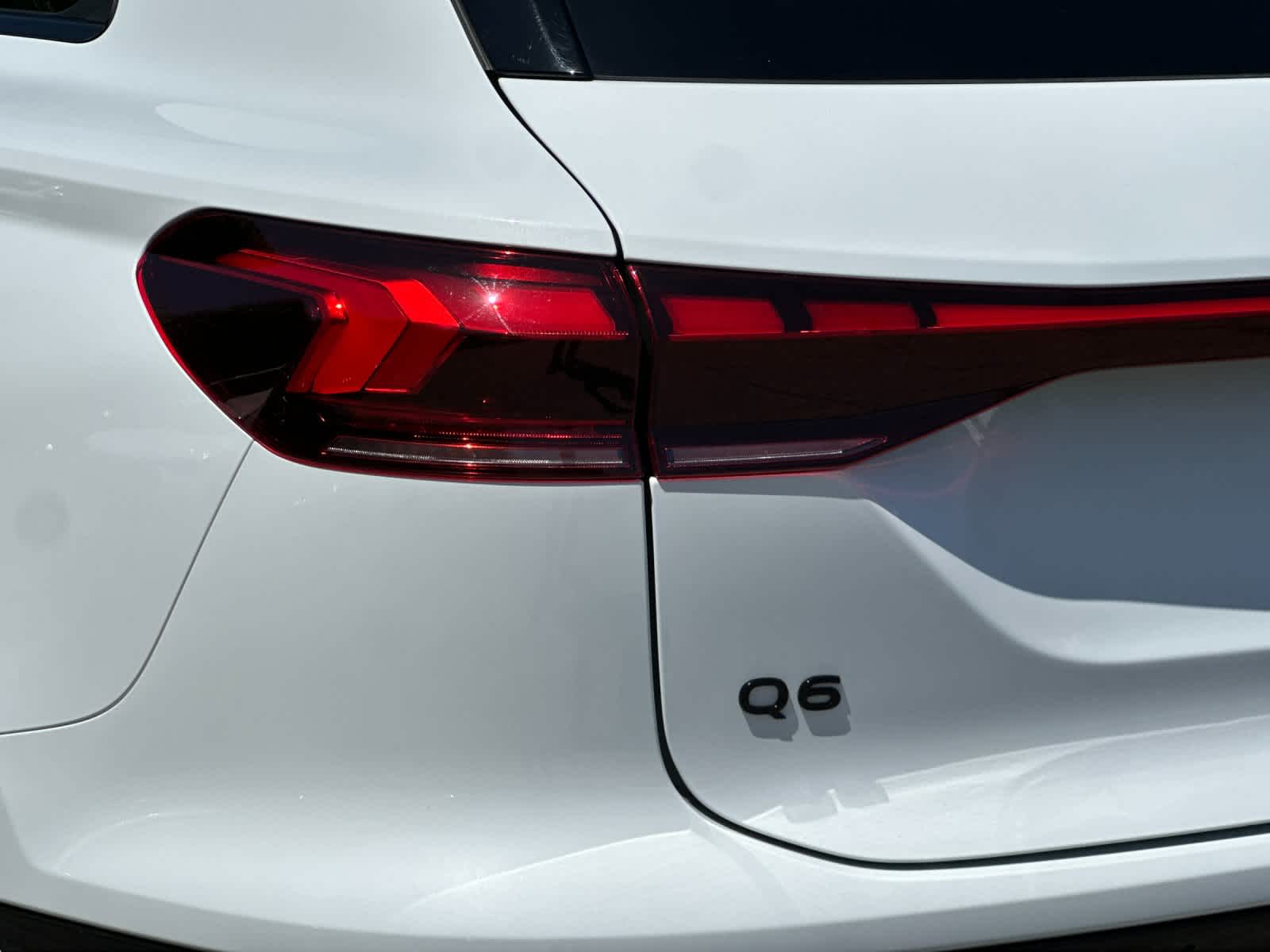 Thumbnail: 2025 Audi Q6 e-tron - 28