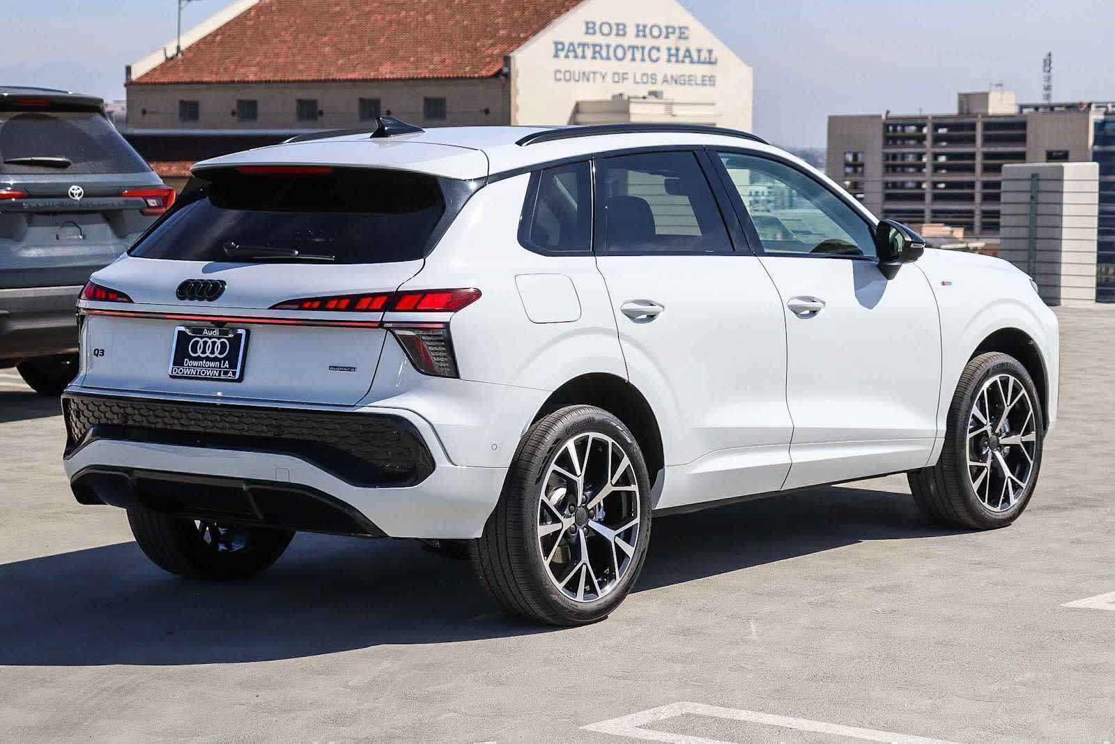 Thumbnail: 2026 Audi Q3 - 4