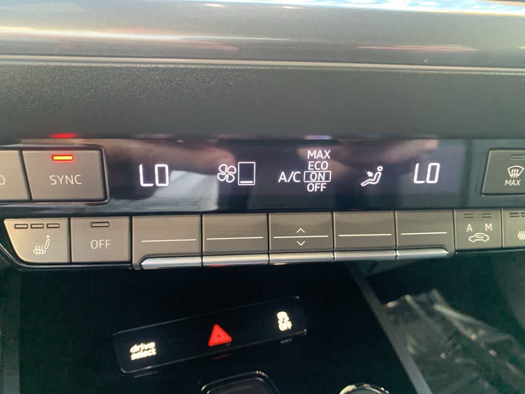 Thumbnail: 2024 Audi Q4 e-tron - 12