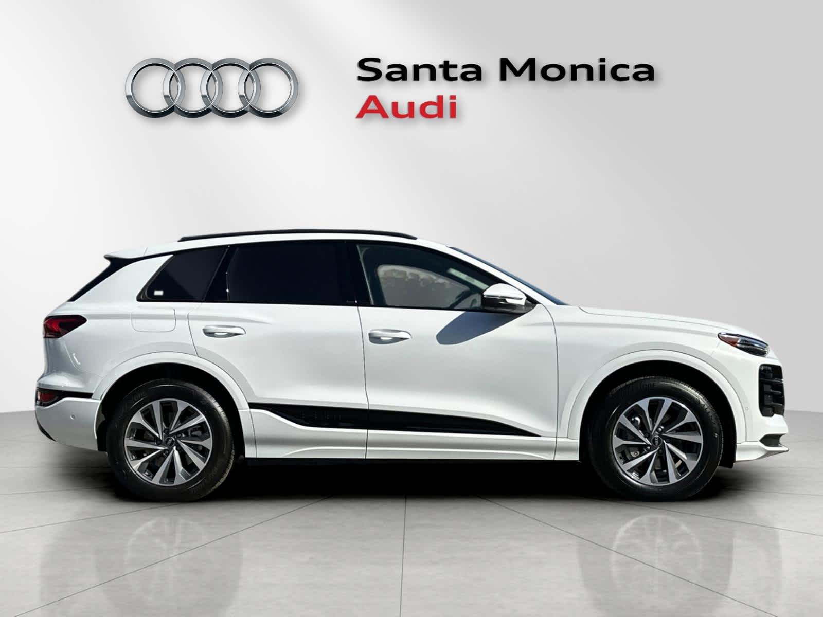Thumbnail: 2025 Audi Q6 e-tron - 8
