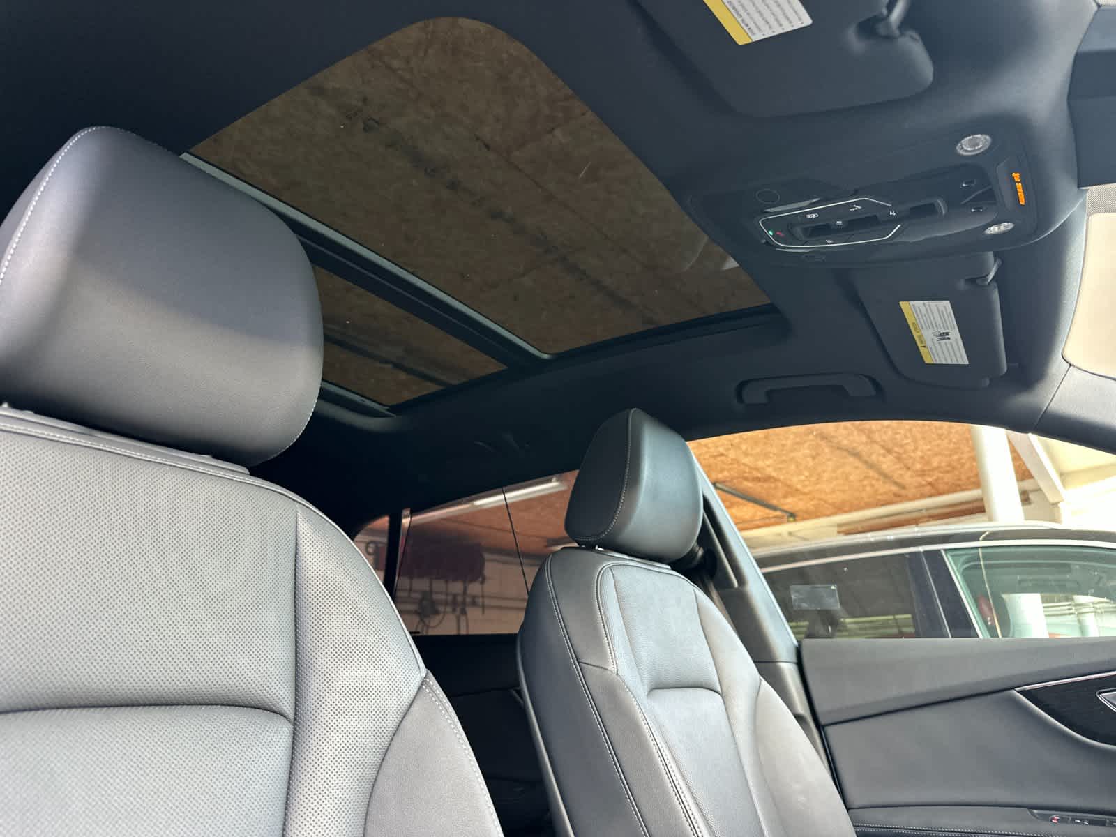 Thumbnail: 2025 Audi Q8 - 17