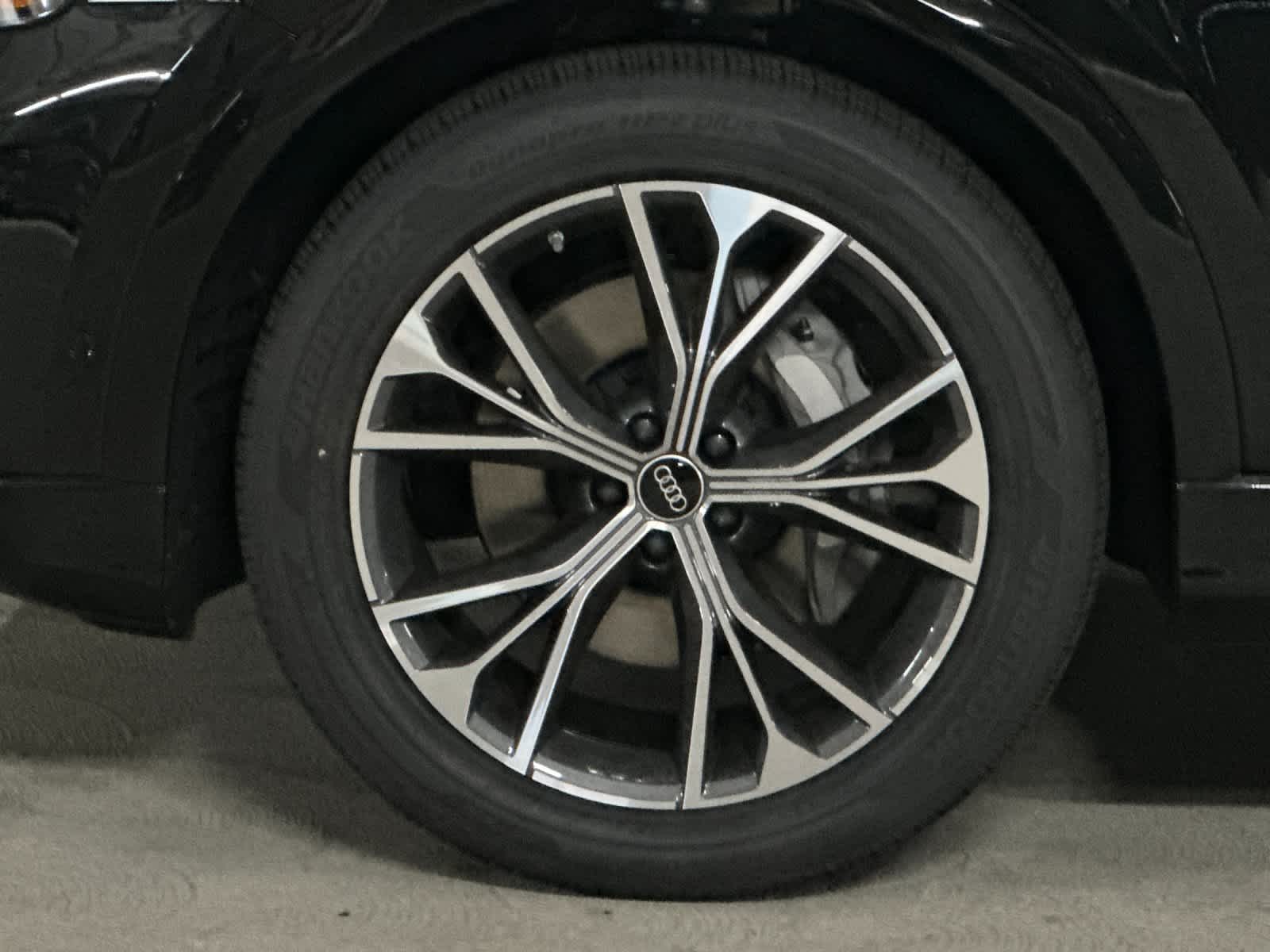 Thumbnail: 2026 Audi Q8 - 27