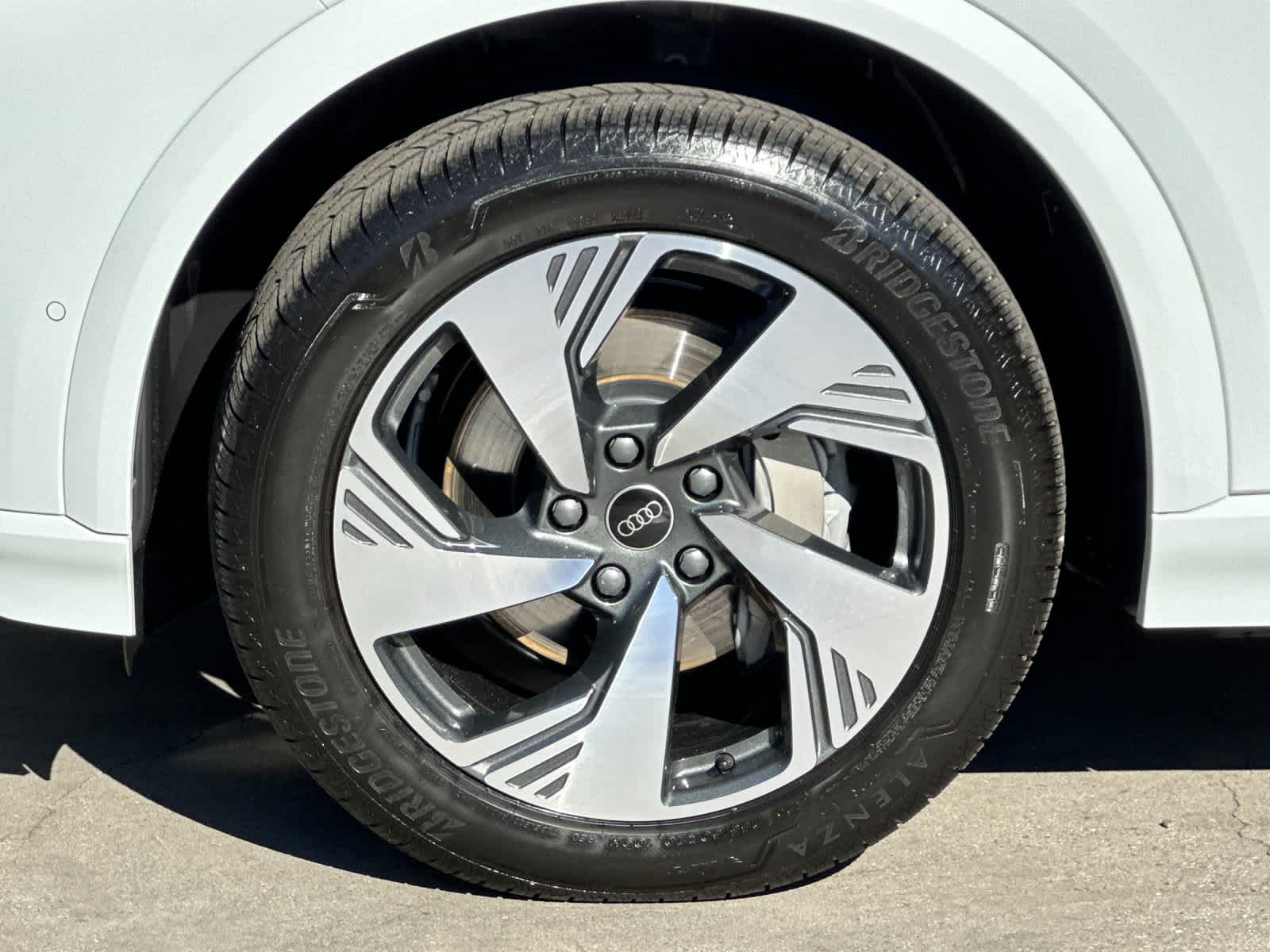 Thumbnail: 2025 Audi Q6 e-tron - 26