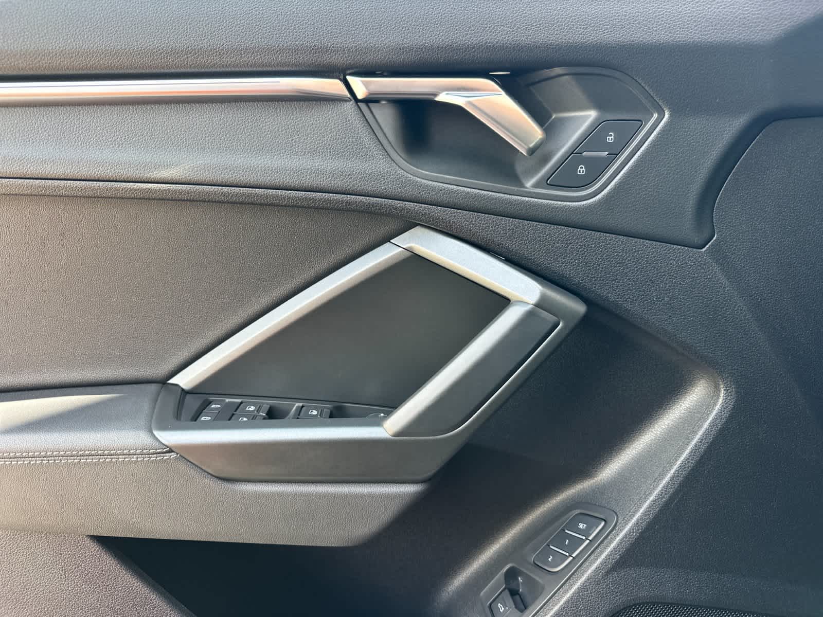 Thumbnail: 2023 Audi Q3 - 12