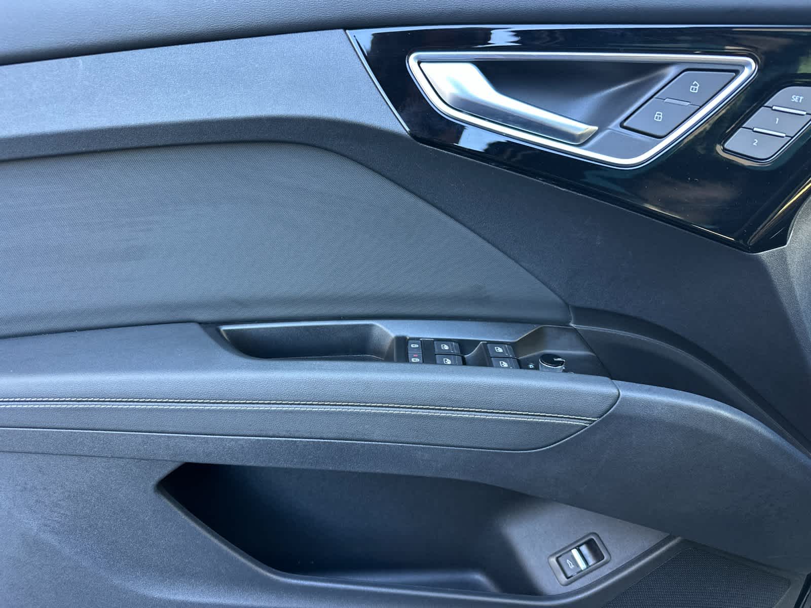 Thumbnail: 2023 Audi Q4 e-tron - 12