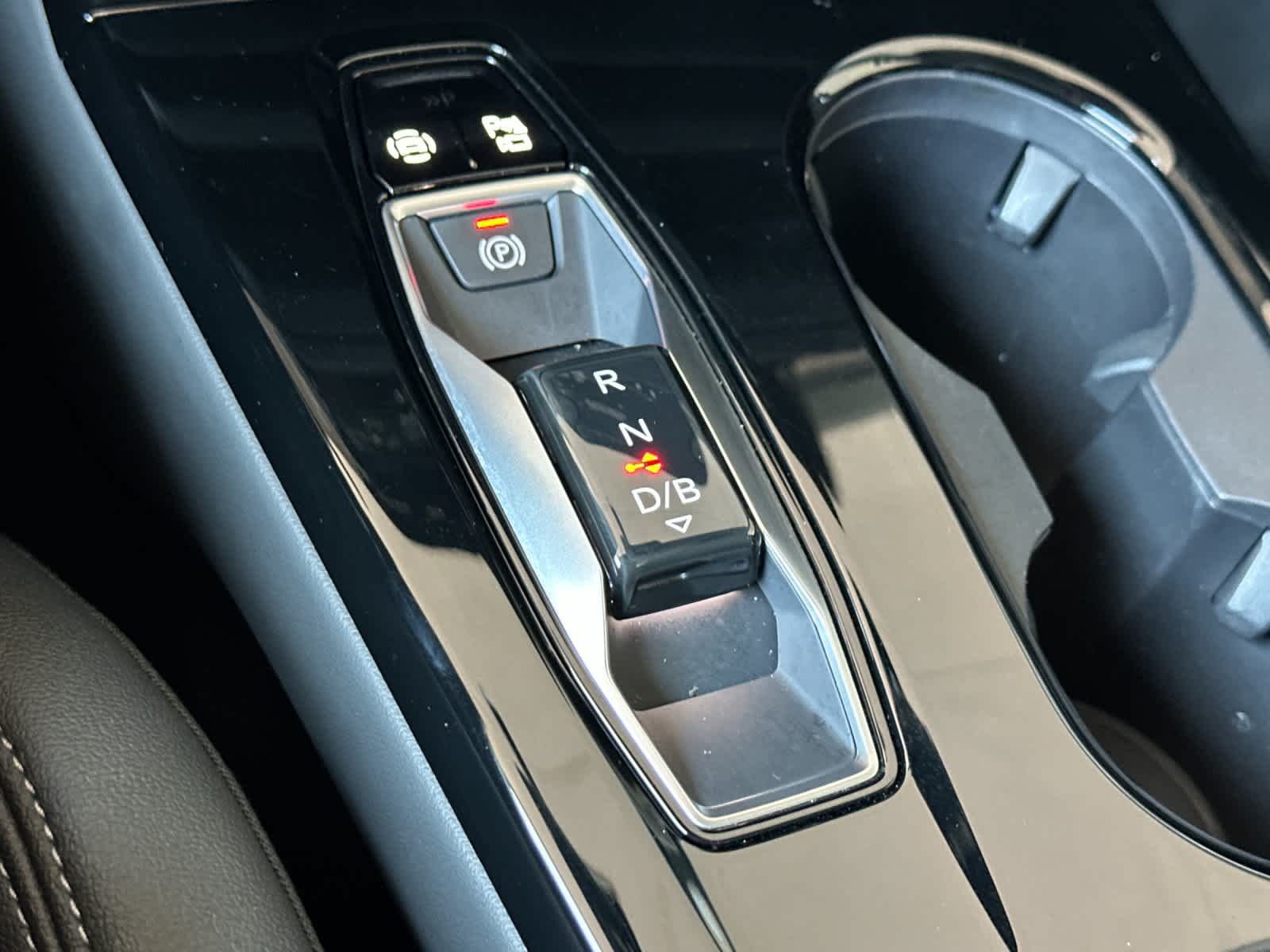 Thumbnail: 2025 Audi Q6 e-tron - 22